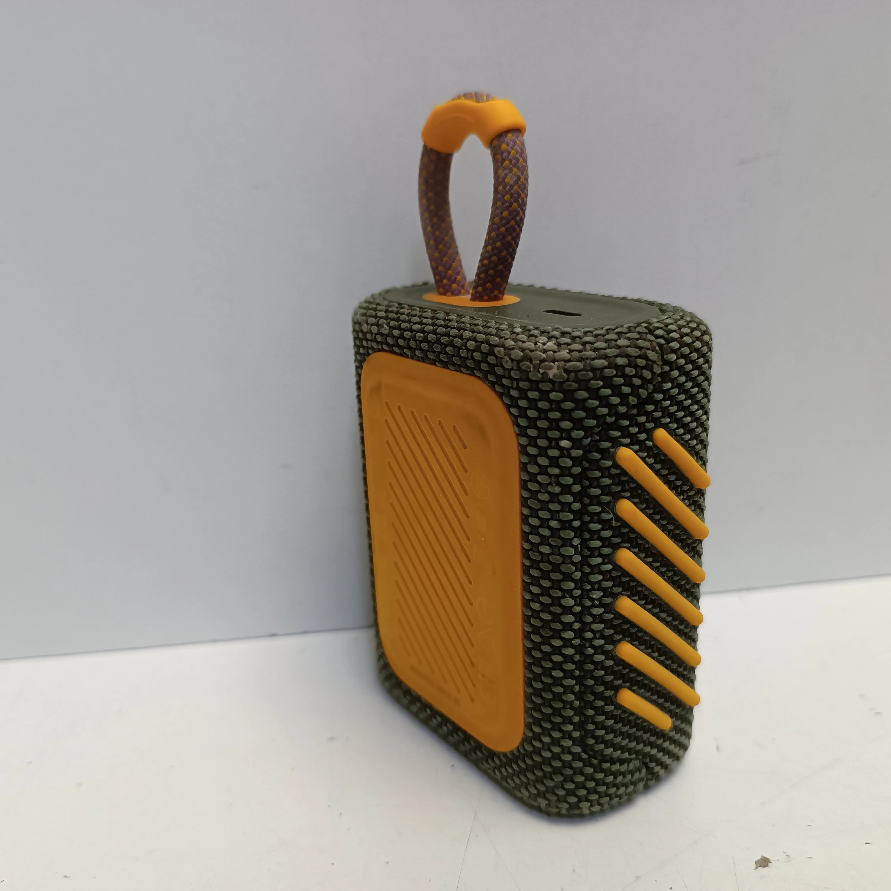 glosnik-jbl-go3-moc-420