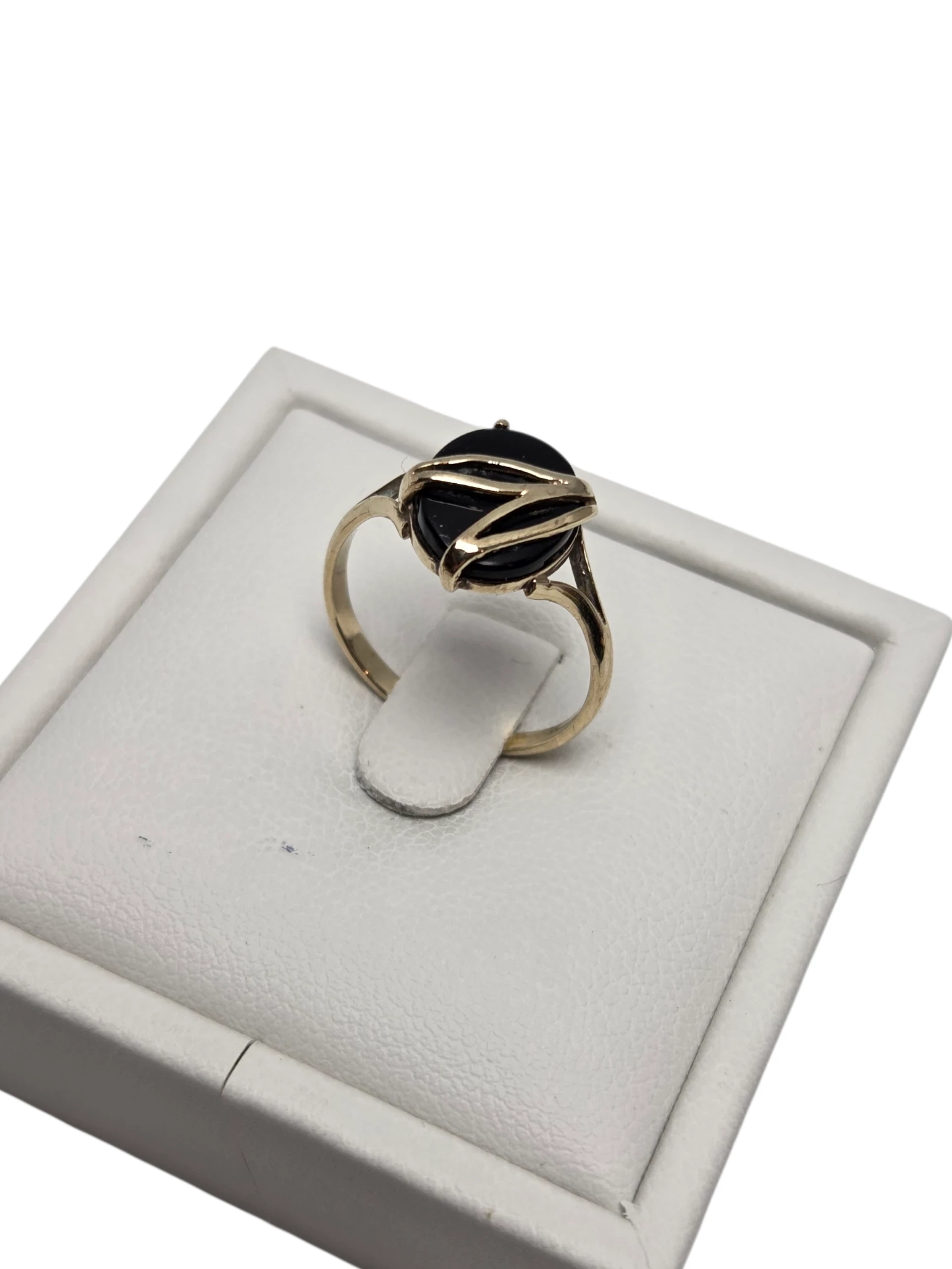 piekny-zloty-pierscionek-z-onyksem-333p-12r-171g-material-15835-2