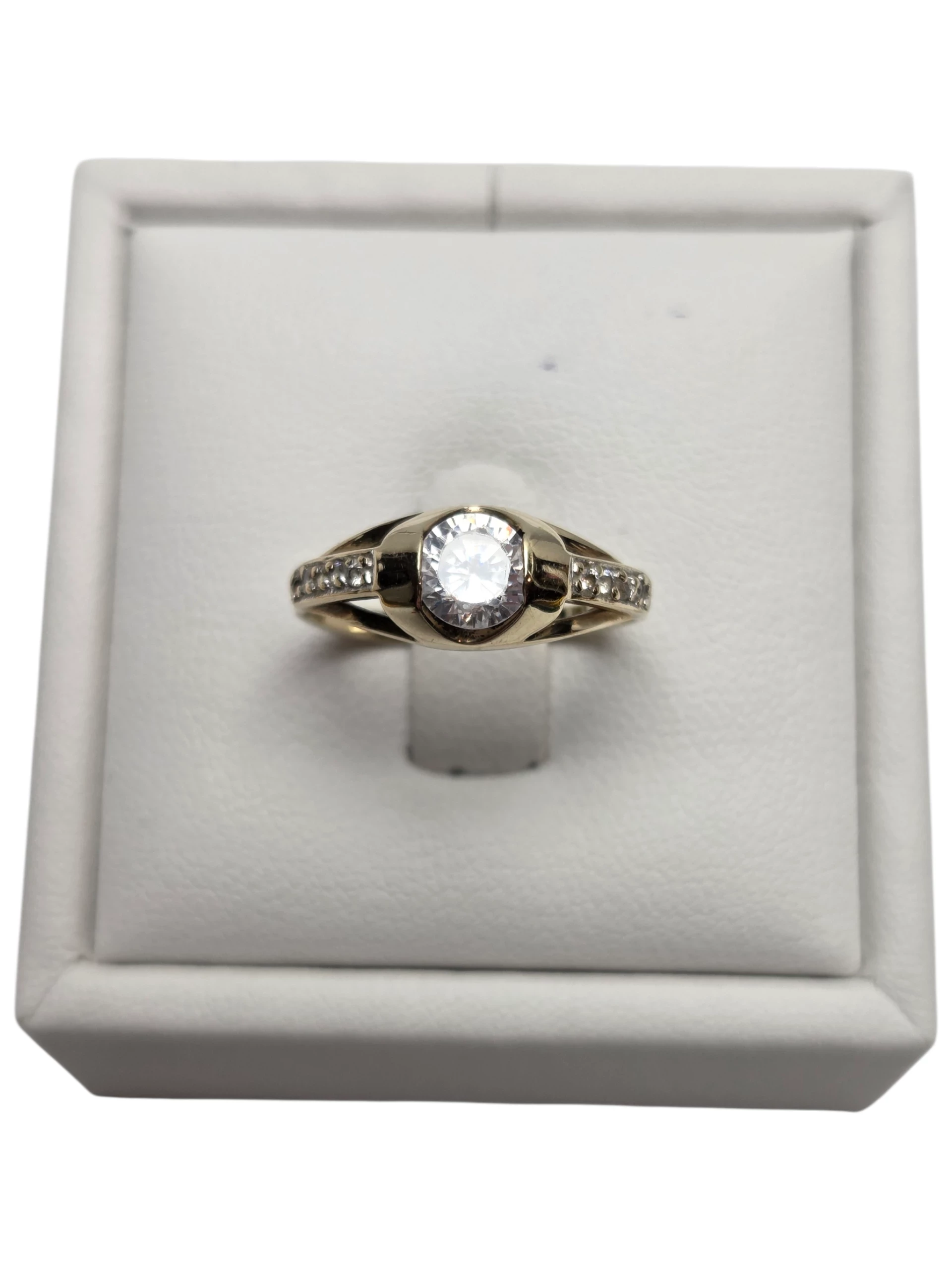 piekny-zloty-pierscionek-z-cyrkoniami-333p-13r-184g-material-15835-2