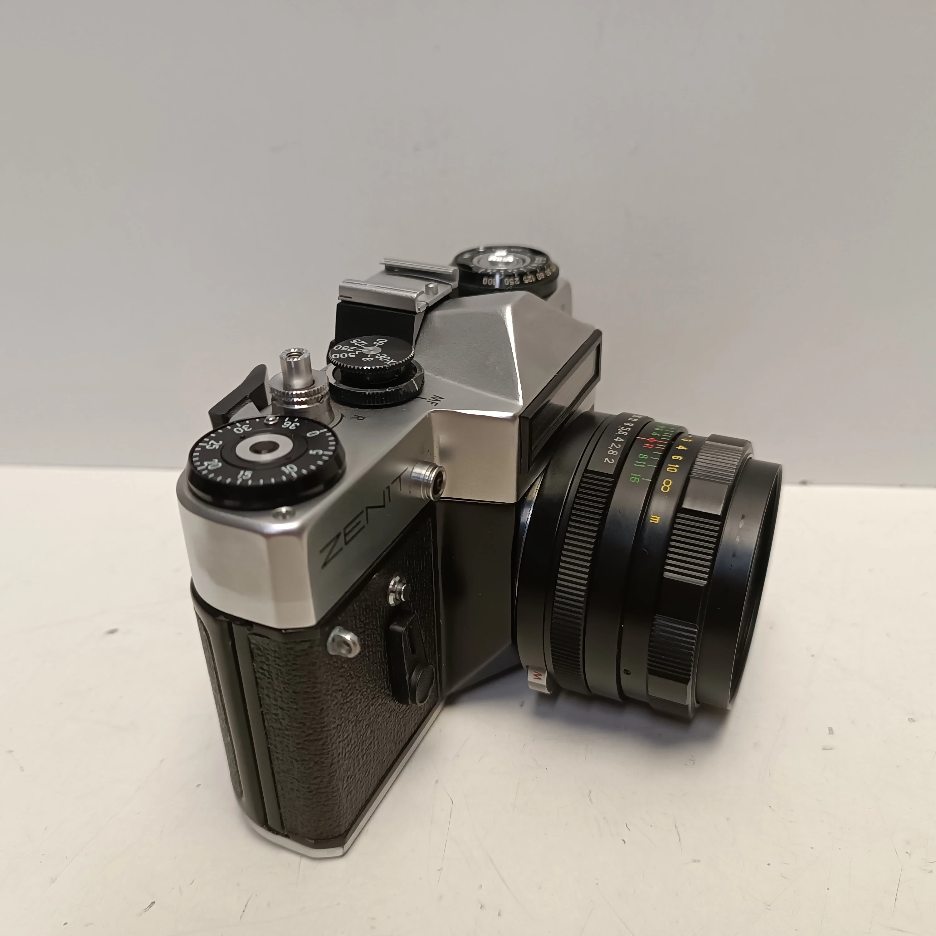 aparat-fotograficzny-zenit-em-z-obiektywem-helios-44m-osiedle-teatralne-3u15-krakow