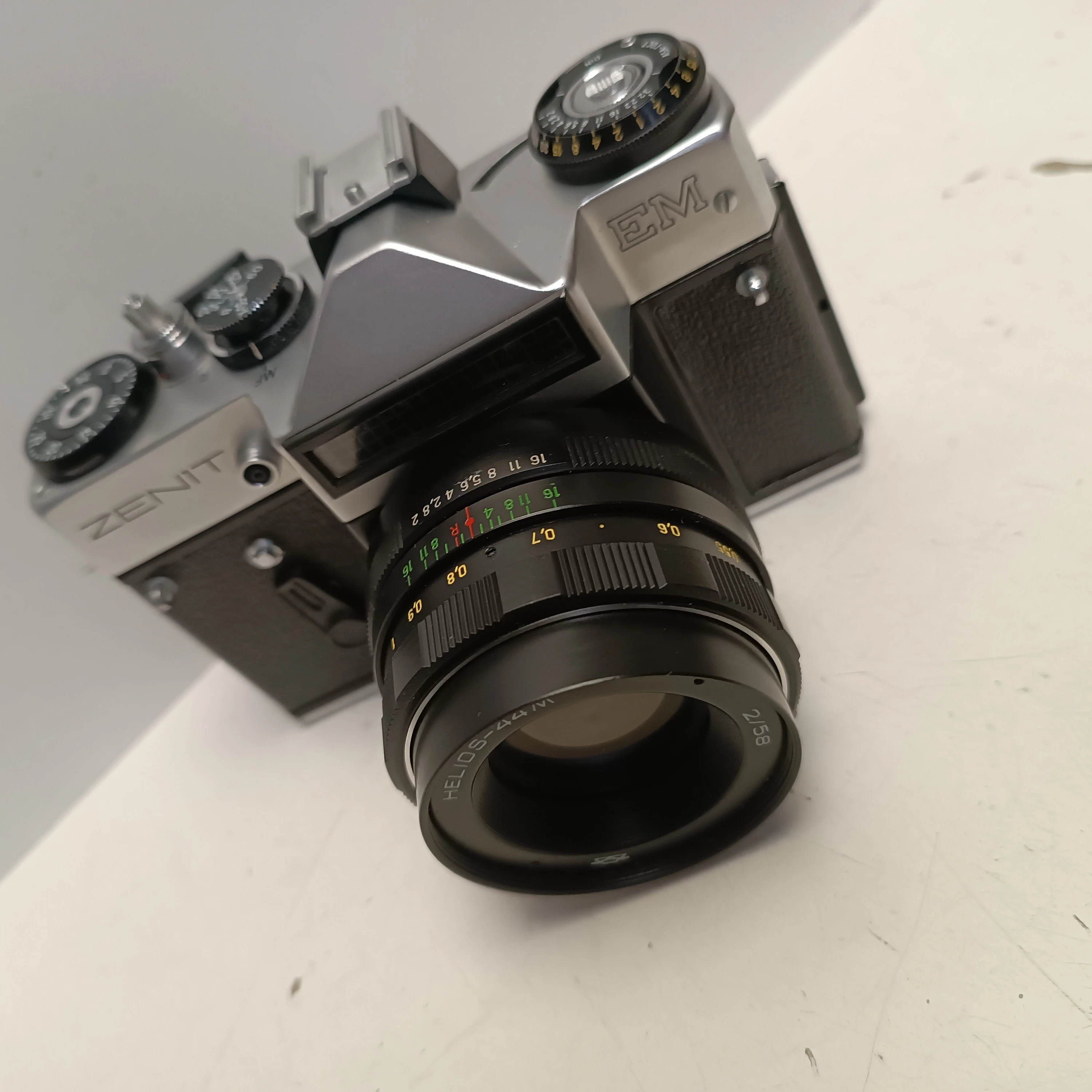 aparat-fotograficzny-zenit-em-z-obiektywem-helios-44m-stan-11323-253798