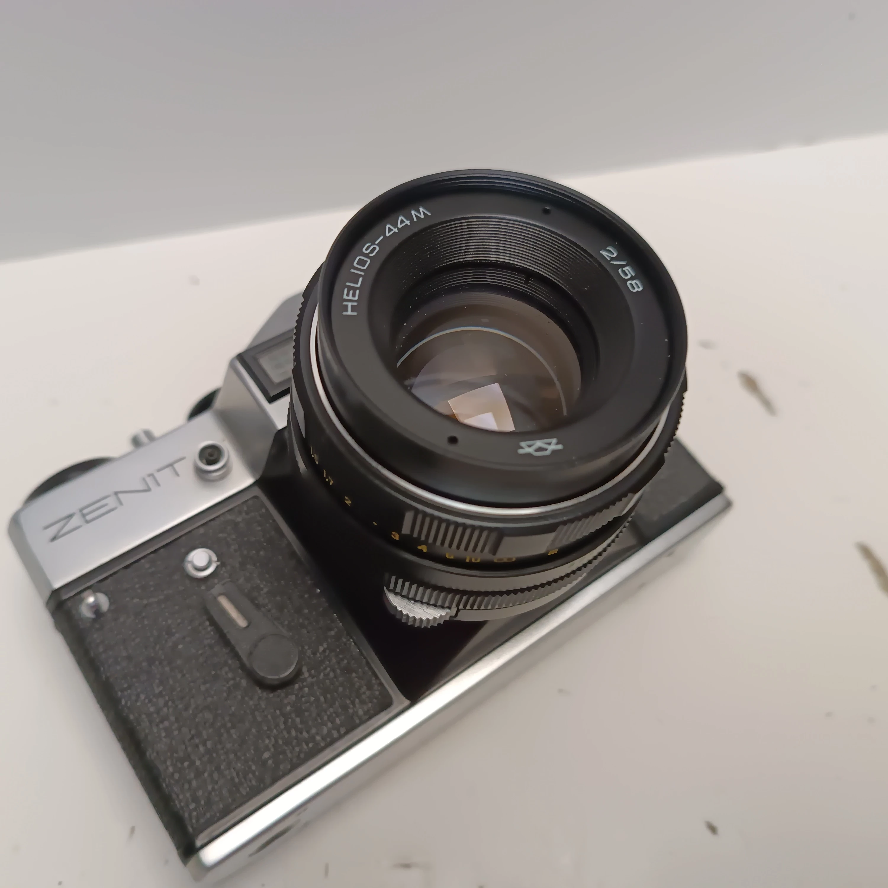 aparat-fotograficzny-zenit-em-z-obiektywem-helios-44m-osiedle-teatralne-3u15-krakow