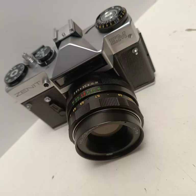 aparat-fotograficzny-zenit-em-z-obiektywem-helios-44m-stan-11323-253798