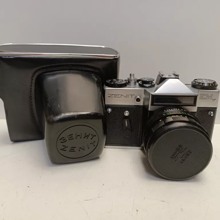 aparat-fotograficzny-zenit-em-z-obiektywem-helios-44m-osiedle-teatralne-3u15-krakow