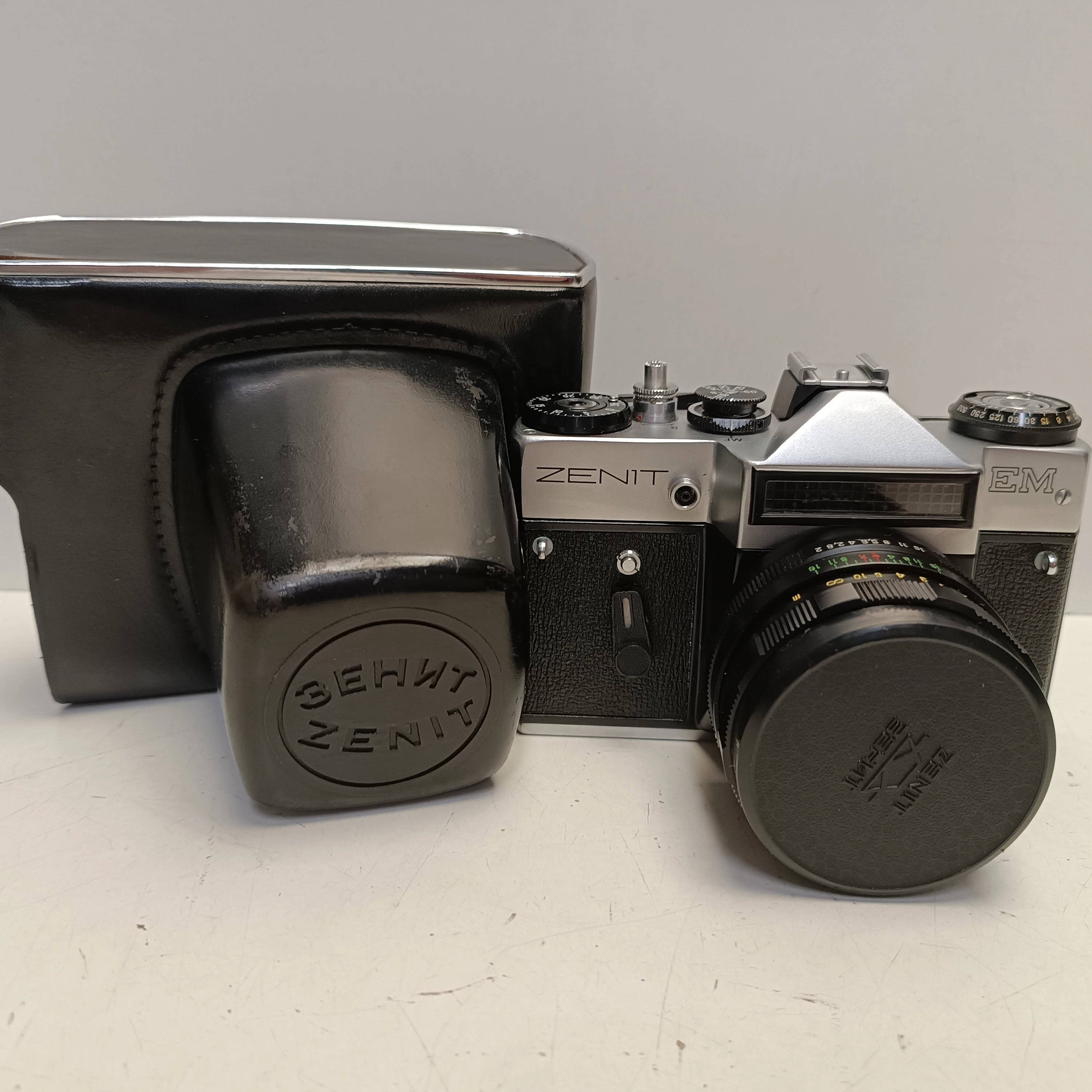 aparat-fotograficzny-zenit-em-z-obiektywem-helios-44m-osiedle-teatralne-3u15-krakow