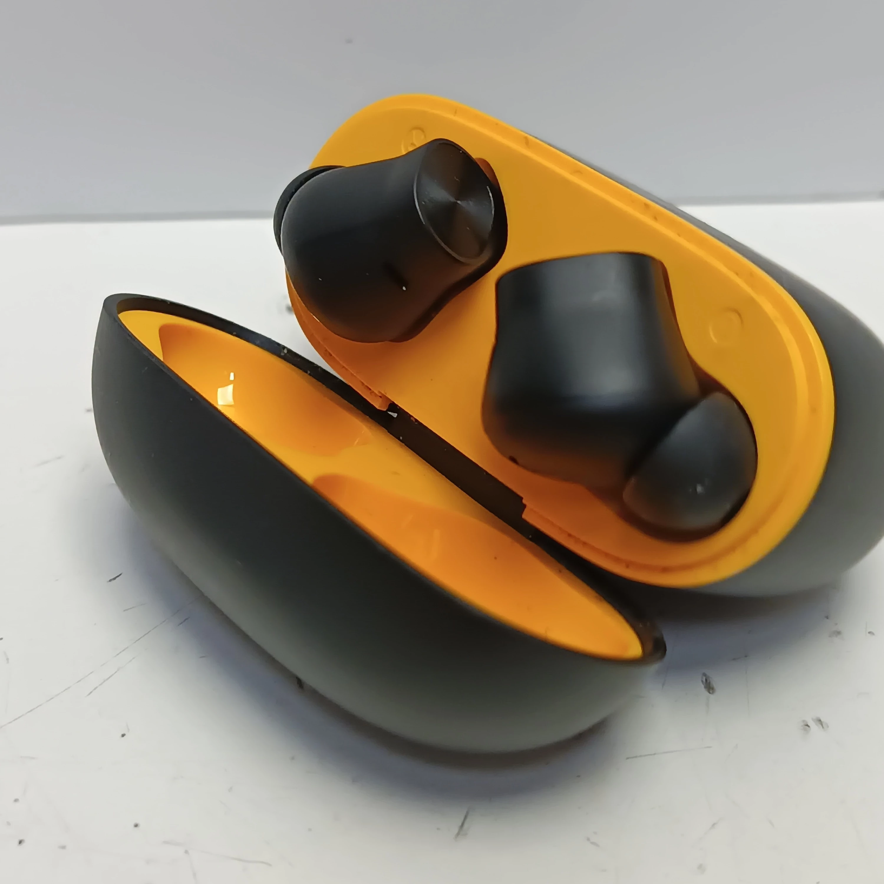 sluchawki-bezprzewodowe-douszne-realme-buds-t200-lite-rma2415-a-czarne-stan-11323-2