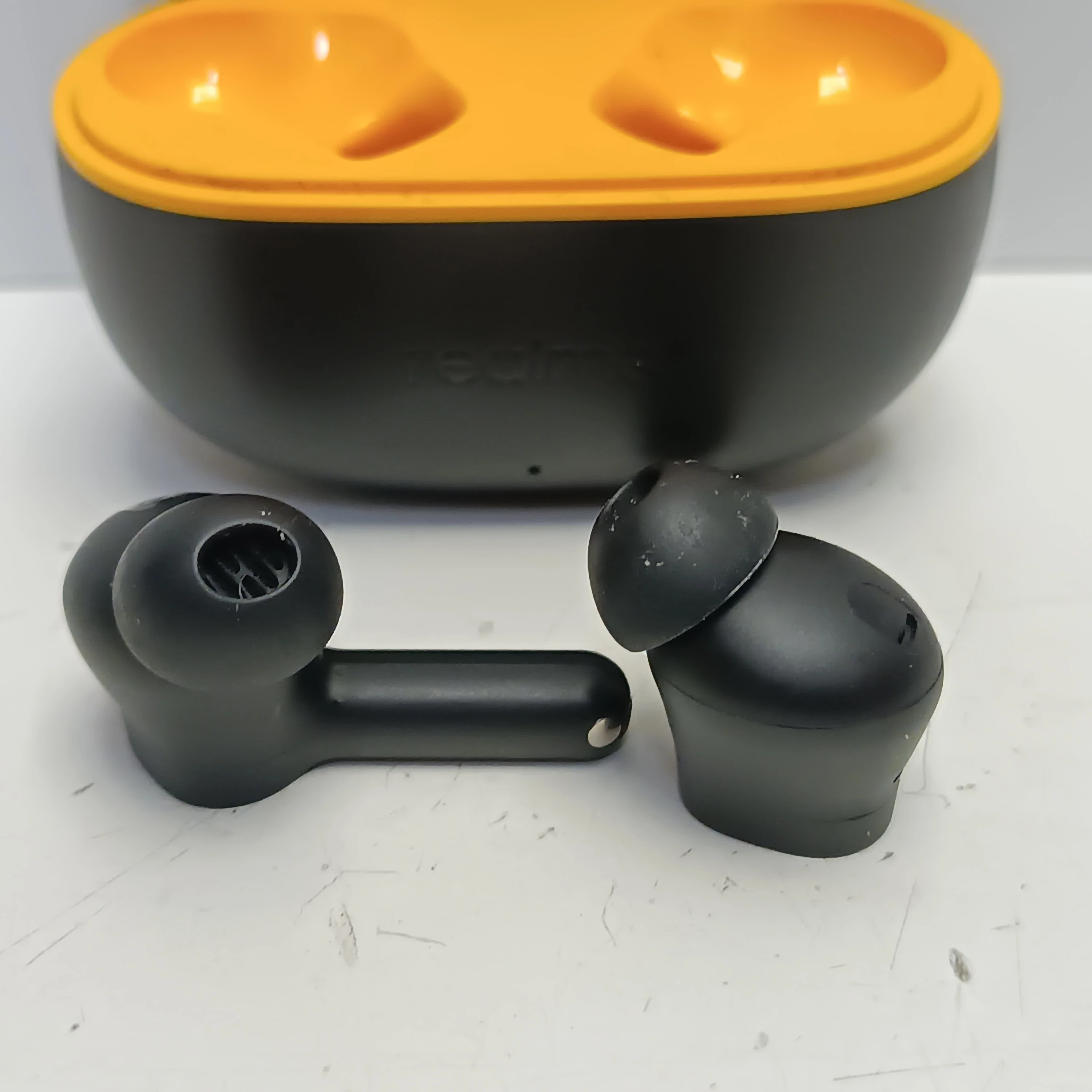 sluchawki-bezprzewodowe-douszne-realme-buds-t200-lite-rma2415-a-czarne-transmisja-sygnalu-203713-217785