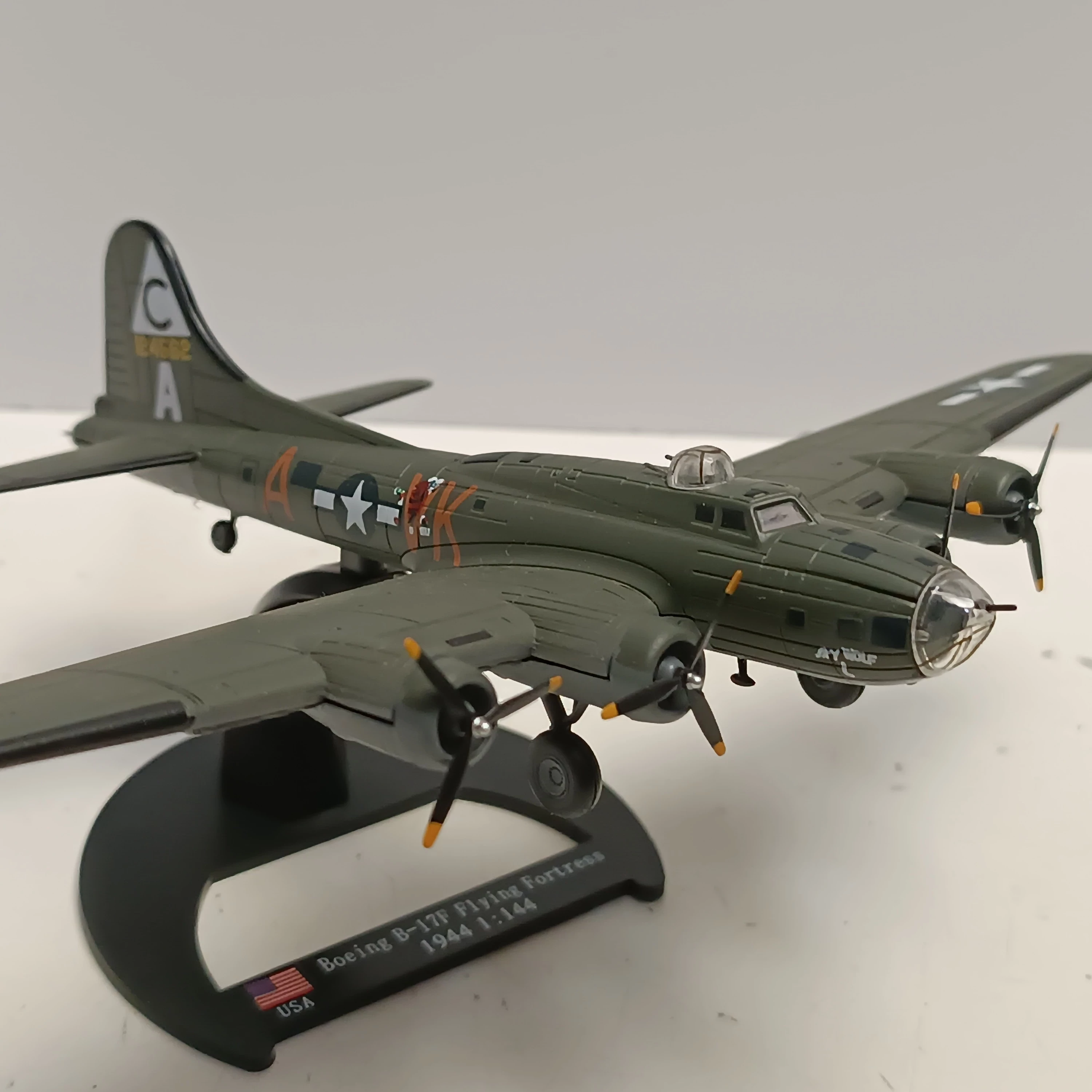 1144-wwii-boeing-b-17f-flying-fortress-bomber-model-diecast-military-coll-osiedle-teatralne-3u15-krakow