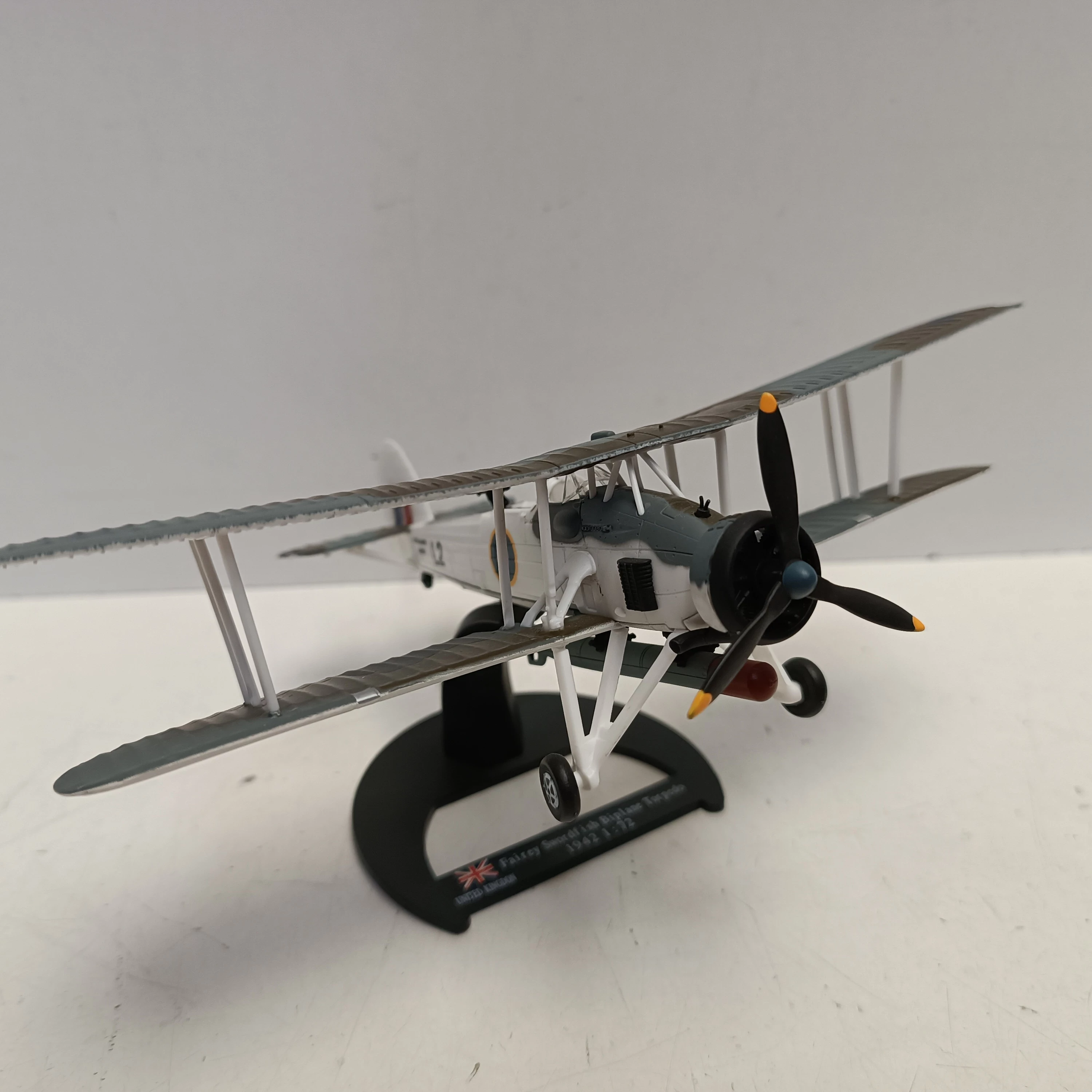 172-diecast-military-model-fairey-swordfish-biplane-torpedo-bomber-aircra-skala-250376-1887472