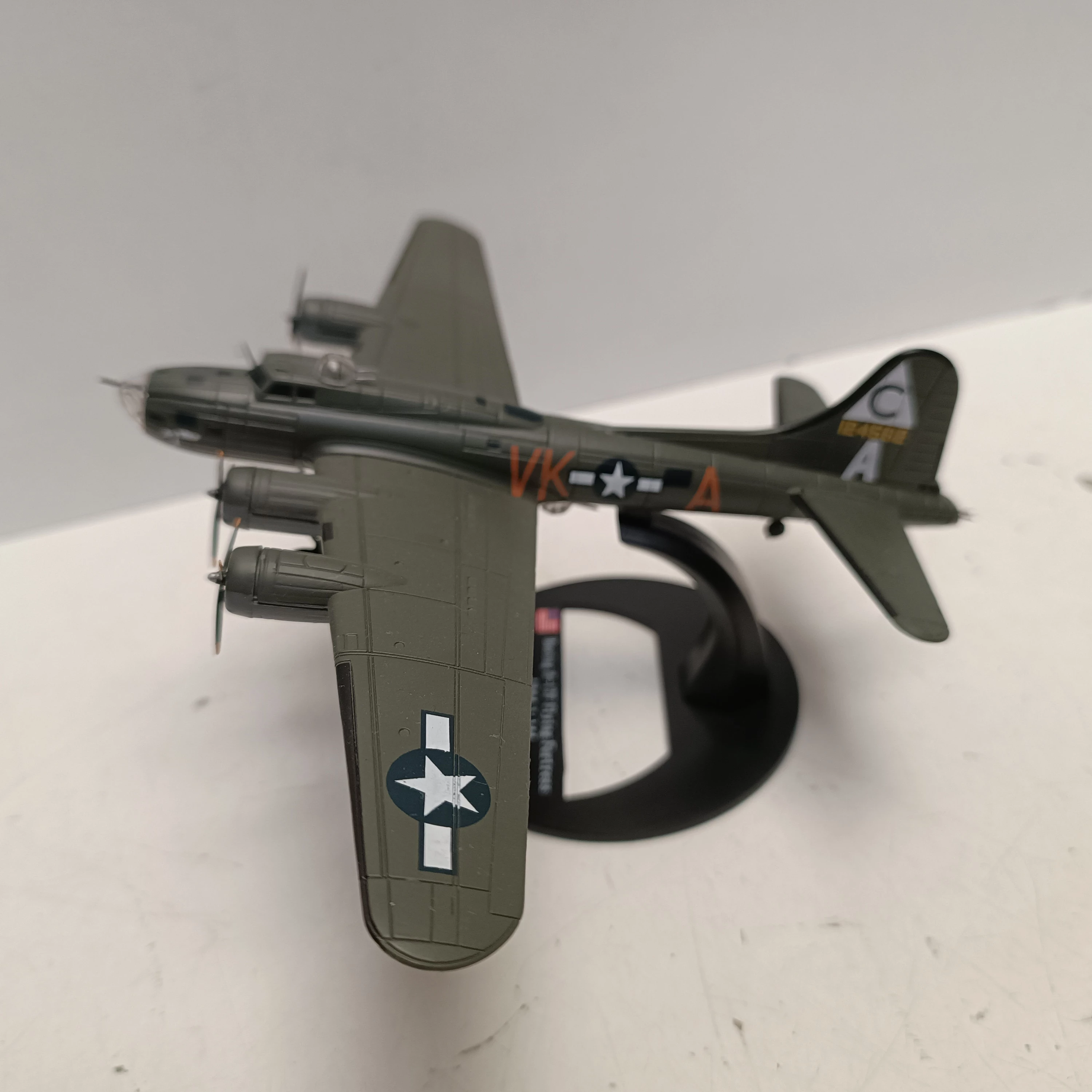 1144-wwii-boeing-b-17f-flying-fortress-bomber-model-diecast-military-coll-stan-11323-2