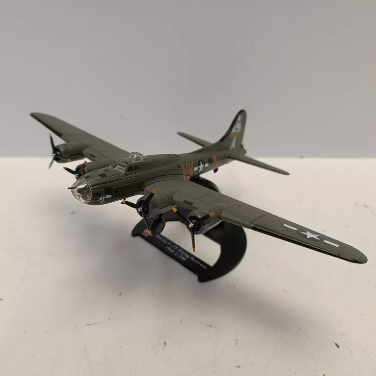 1144-wwii-boeing-b-17f-flying-fortress-bomber-model-diecast-military-coll-skala-250376-1887474