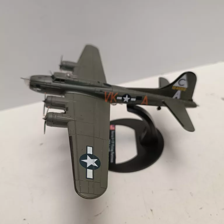 1144-wwii-boeing-b-17f-flying-fortress-bomber-model-diecast-military-coll-stan-11323-2