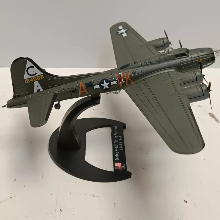 1144-wwii-boeing-b-17f-flying-fortress-bomber-model-diecast-military-coll-model-1144-wwii-boeing-b-17f-flying-fortress-bomber-mod