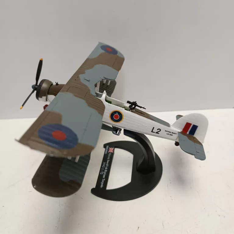 172-diecast-military-model-fairey-swordfish-biplane-torpedo-bomber-aircra-stan-11323-2