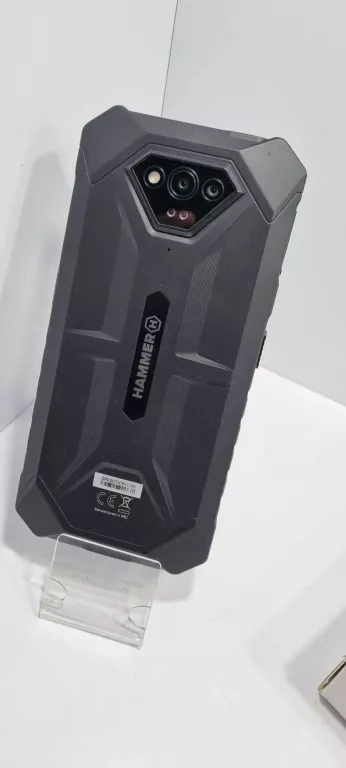 smartfon-hammer-iron-v-stan-11323-2