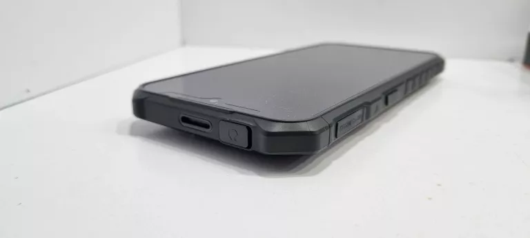 smartfon-hammer-iron-v-typ-202685-212929