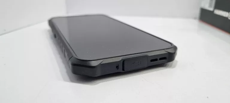 smartfon-hammer-iron-v-kod-producenta-tel000912