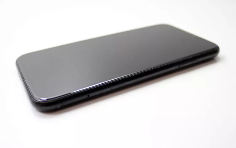 apple-iphone-xr-64gb-stan-11323-2