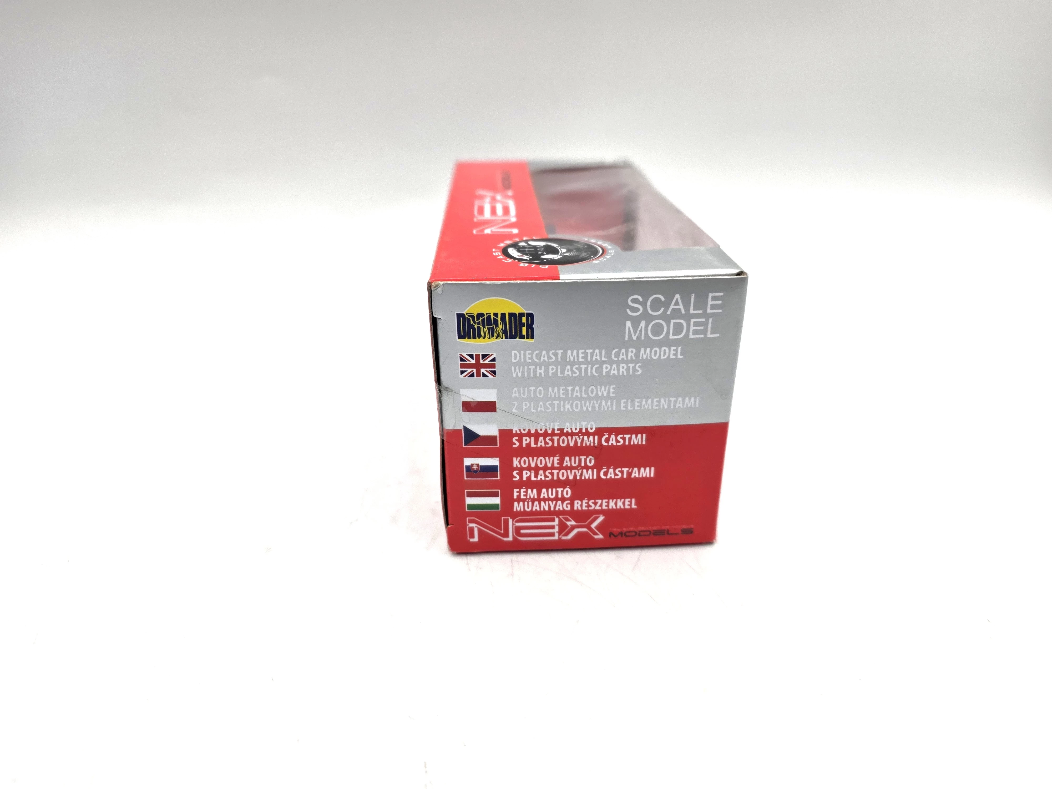 metalowe-autko-trabant-straz-pozarna-niemiecka-w-skali-124-welly-nex-minimalny-wiek-dziecka-250062-1794308