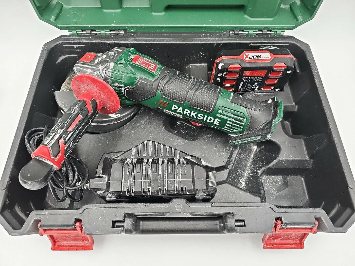 szlifierka-katowa-akumulatorowa-parkside-pwsa-li-f4-komplet-walizka-stan-11323-2