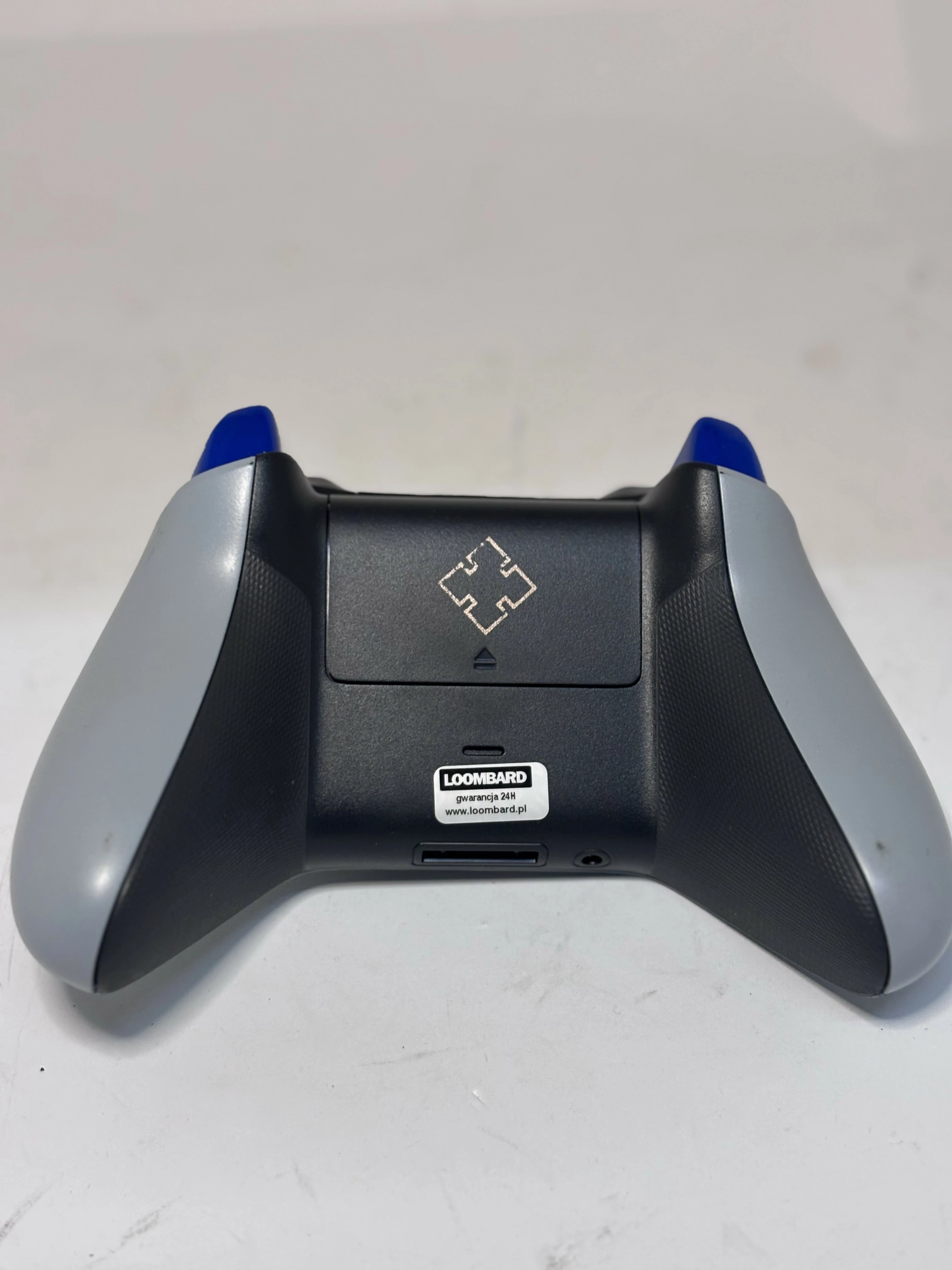 konsola-xbox-one-x-edycja-gears-of-war-zestaw-stan-11323-2