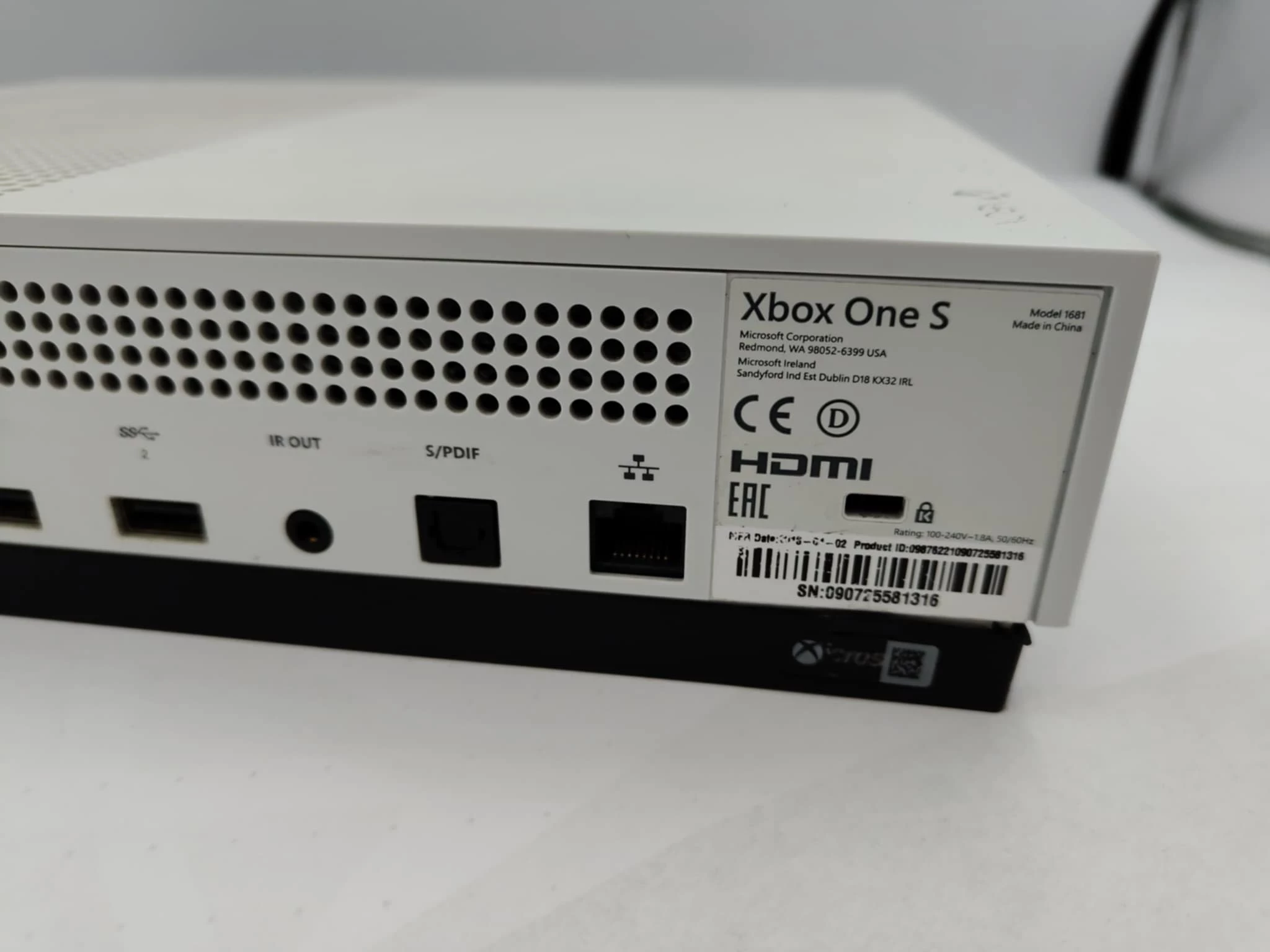 konsola-xbox-one-s-1681-500-gb-wersja-konsoli-130591-2
