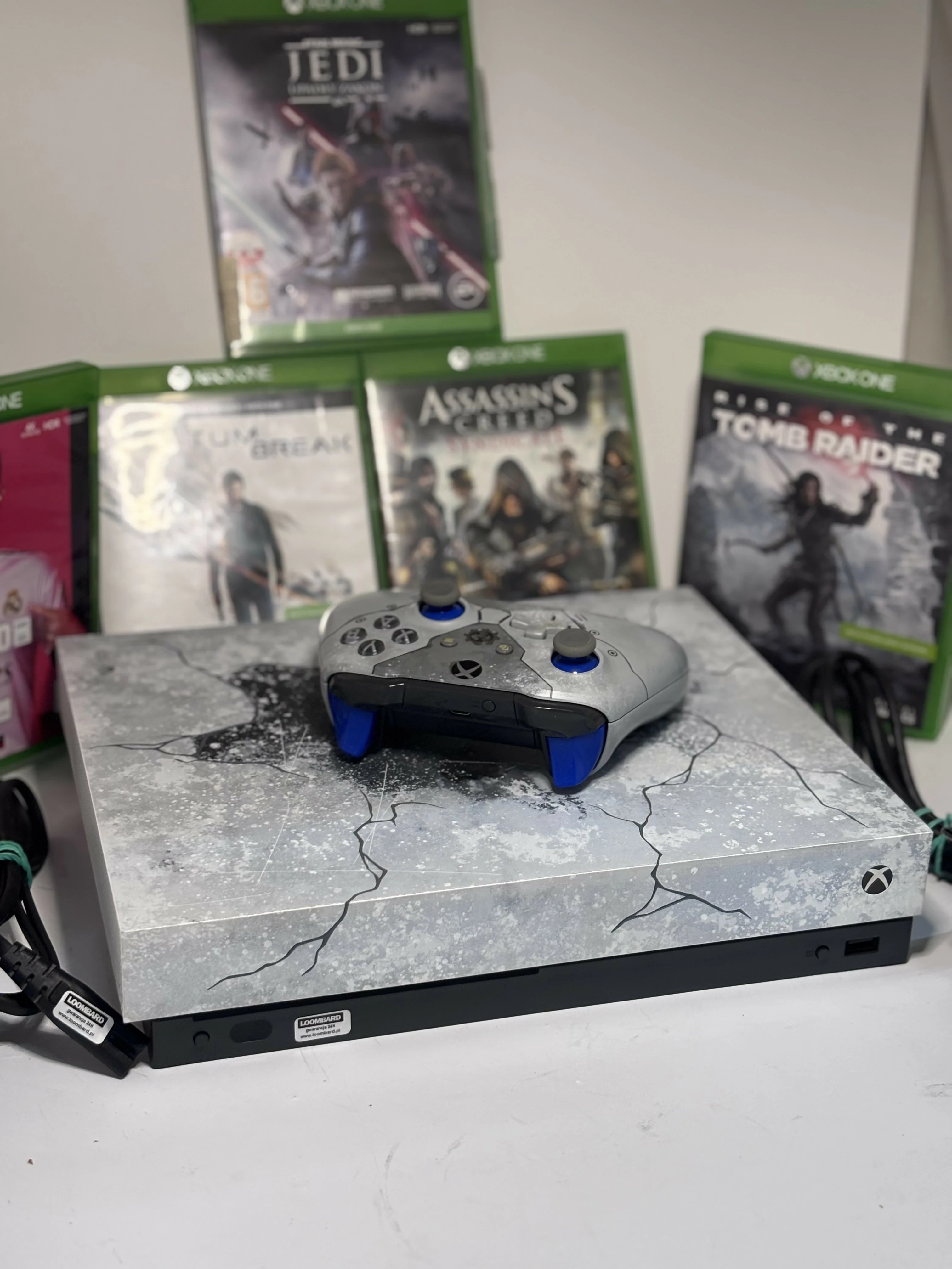 konsola-xbox-one-x-edycja-gears-of-war-zestaw-ean-gtin-889842477825