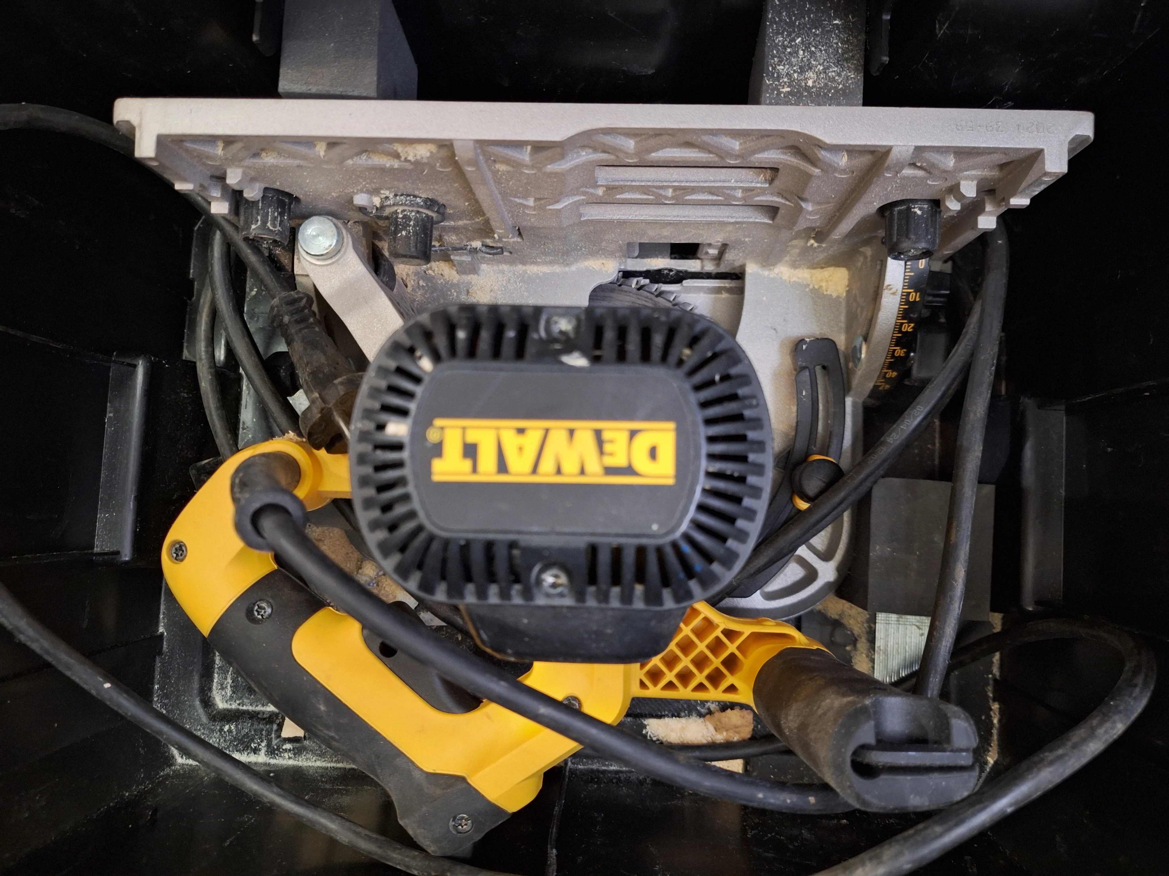 zestaw-dewolt-2-walizk-pilai-dws52018v-wkretarka-dcf6202dws520-maksymalna-moc-130000