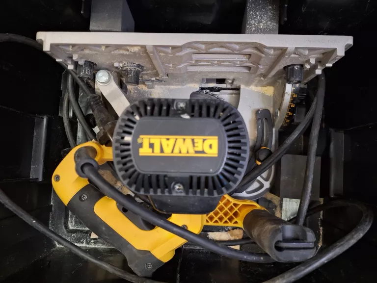 zestaw-dewolt-2-walizk-pilai-dws52018v-wkretarka-dcf6202dws520-maksymalna-moc-130000