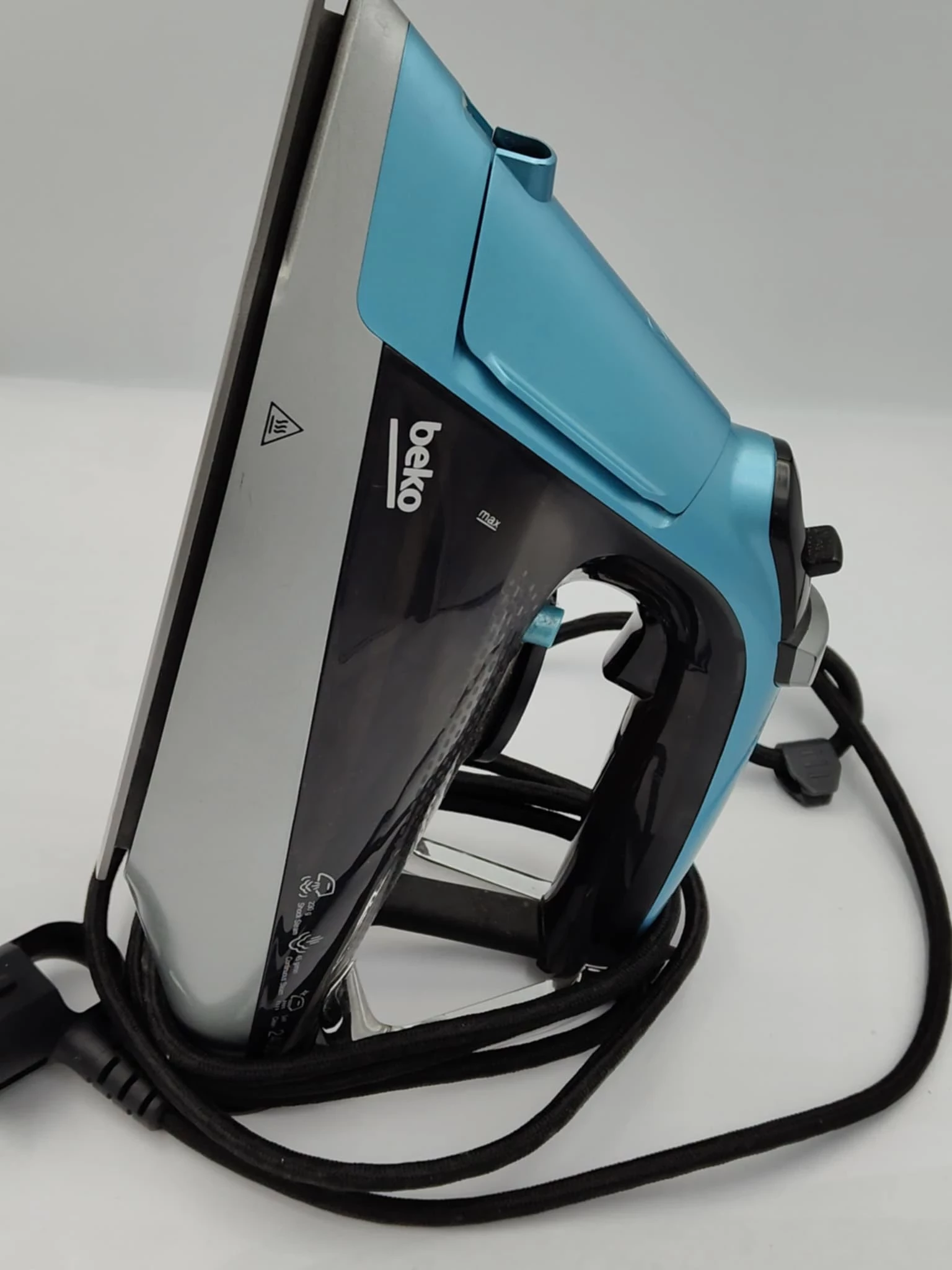 zelazko-przewodowe-beko-futureiron-sim-5124e-2400w-marka-248811-950028