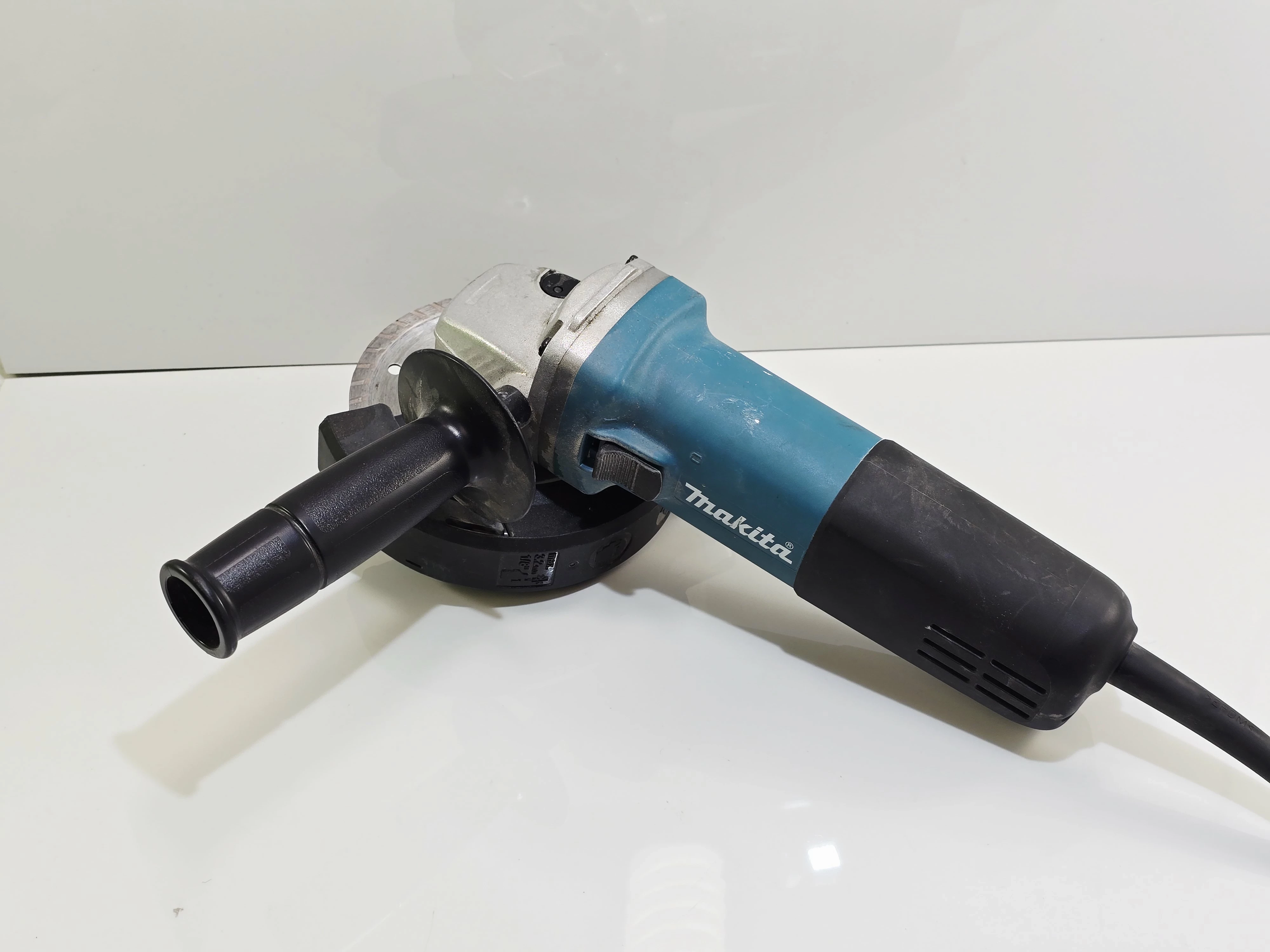 szlifierka-katowa-makita-9558hnr-840w-ean-gtin-3016661157837