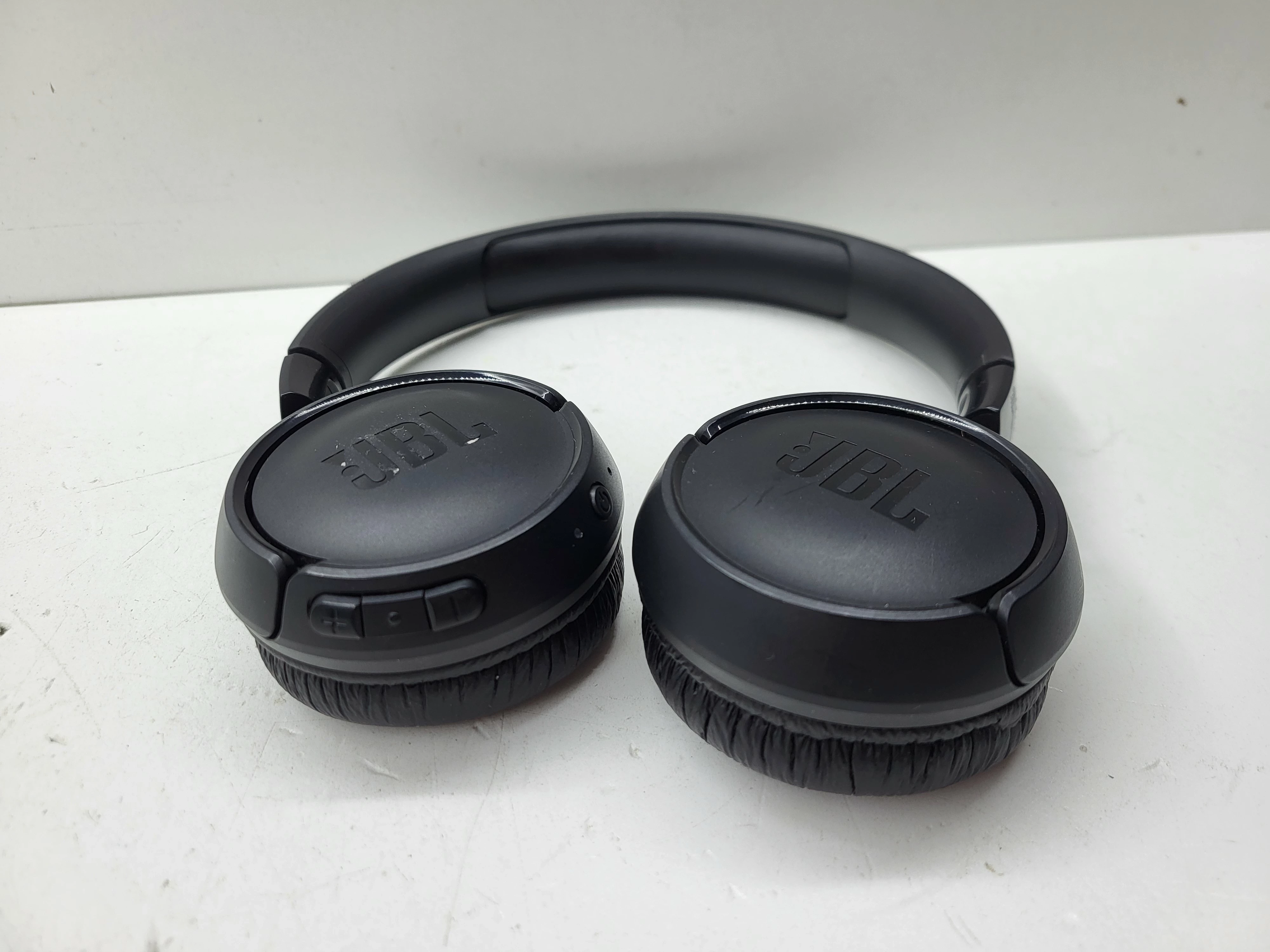 nauszne-sluchawki-bezprzewodowe-jbl-tune-525bt-stan-11323-2