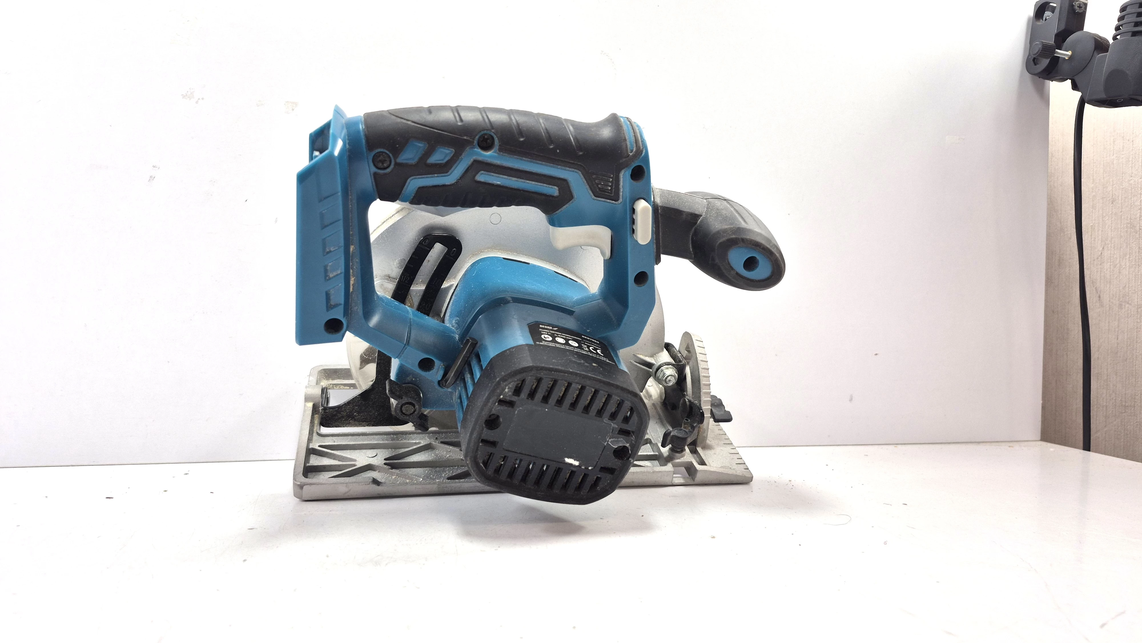 pila-tarczowa-dedra-ded7064-bat-lad-srednica-otworu-pily-2000