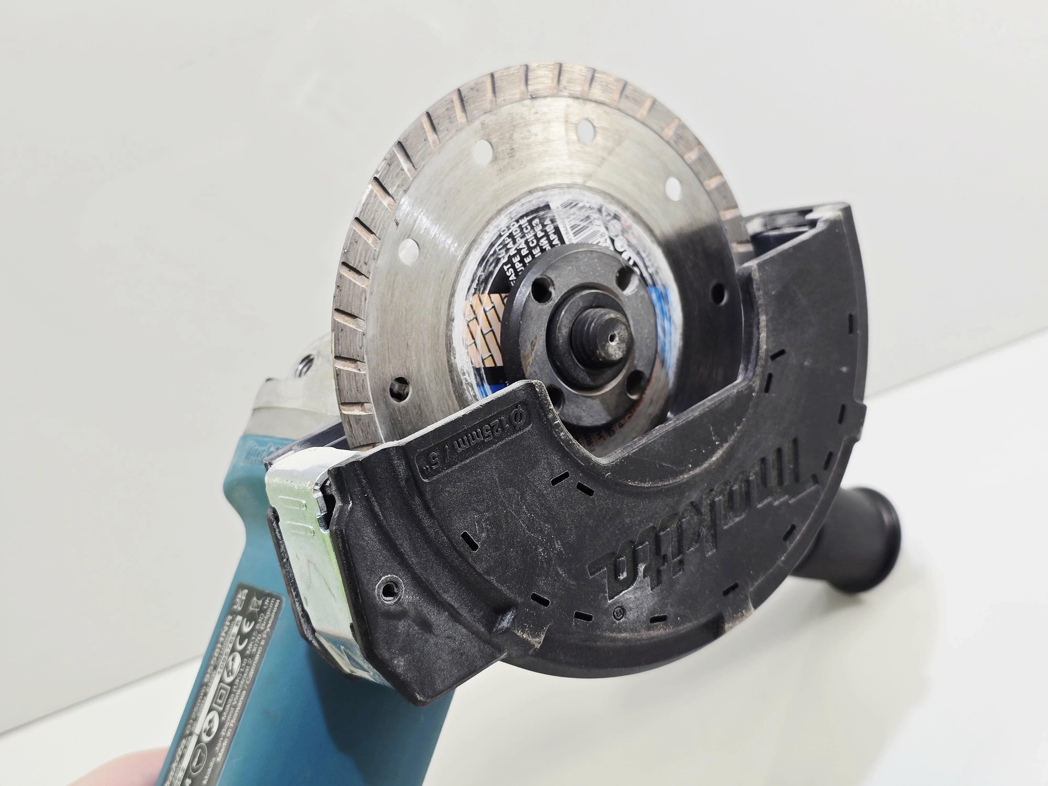 szlifierka-katowa-makita-9558hnr-840w-rodzaj-250123-1798302