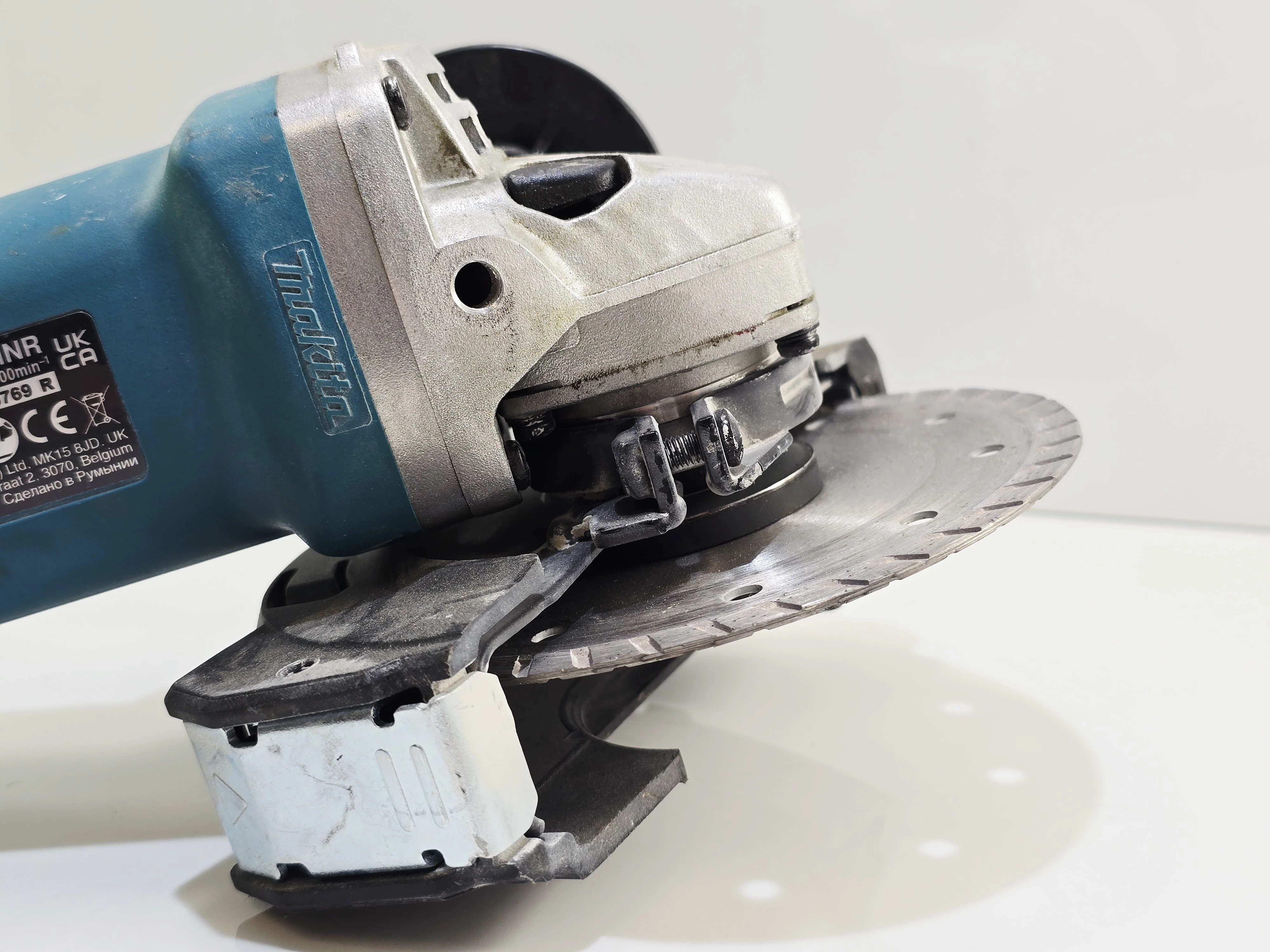 szlifierka-katowa-makita-9558hnr-840w-kod-producenta-9558hnrg