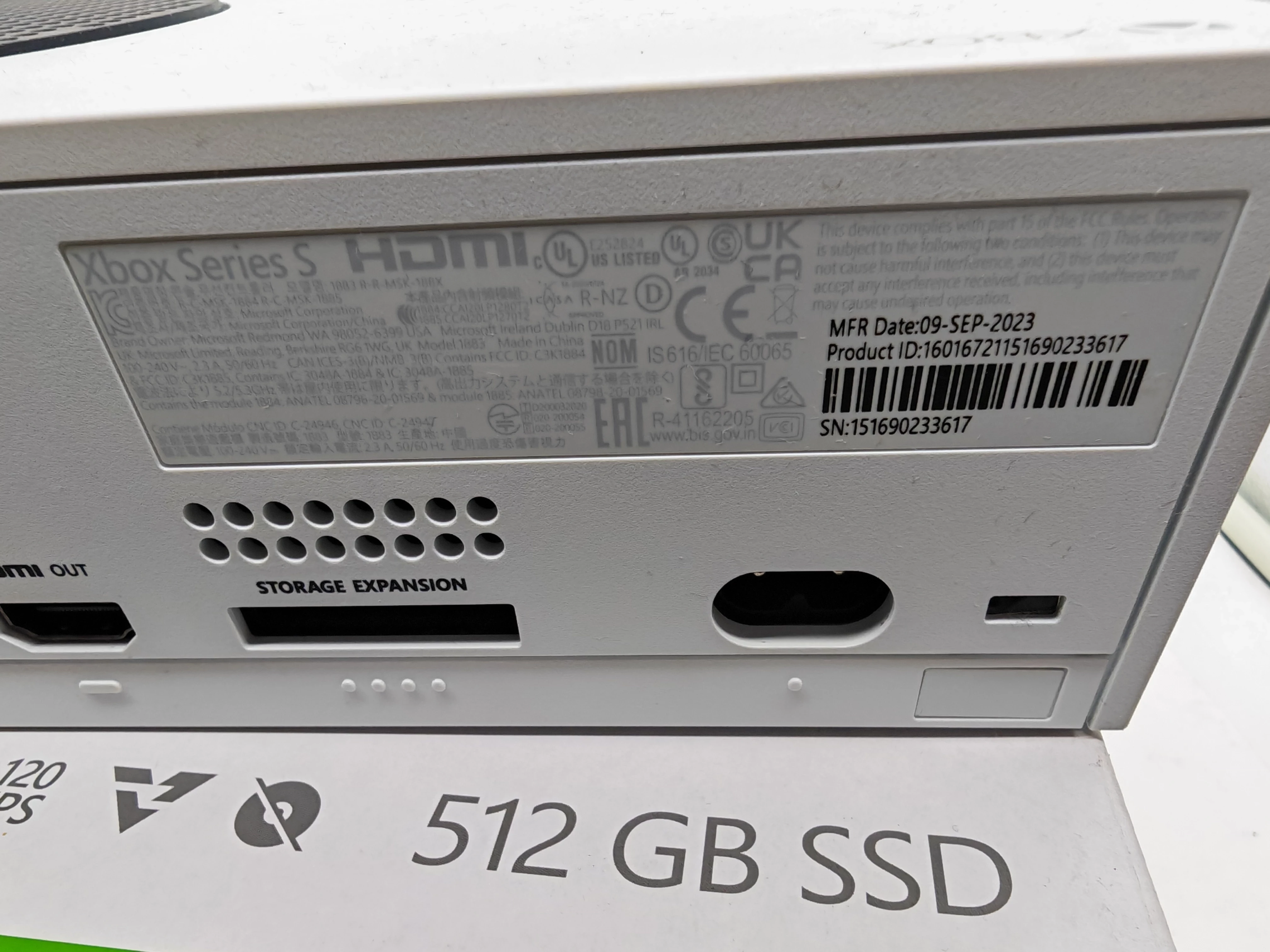 konsola-xbox-series-s-512gb-pad-rozowy-kod-producenta-ep2-10061