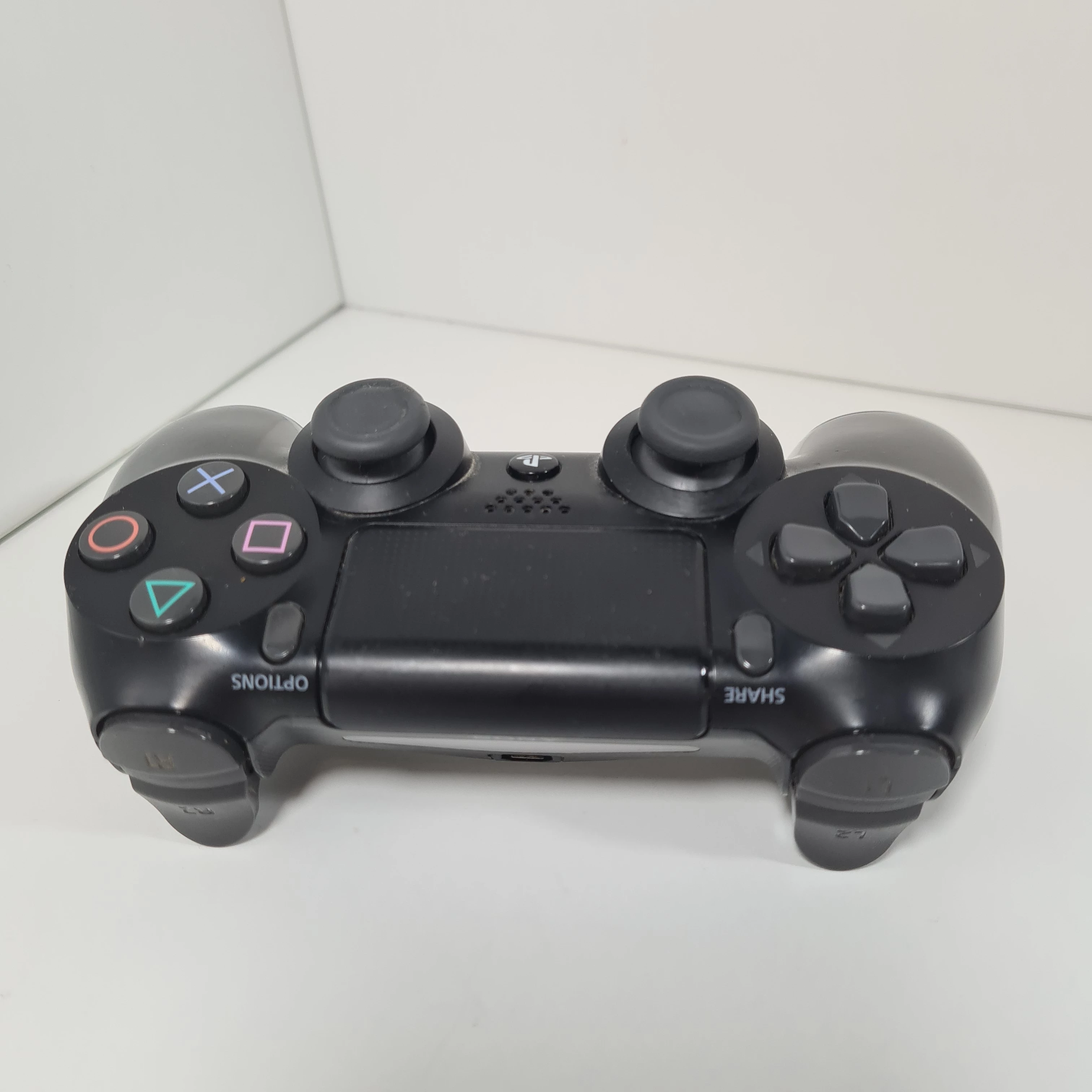 pad-ps4-czarny-pochodzenie-210658-243446