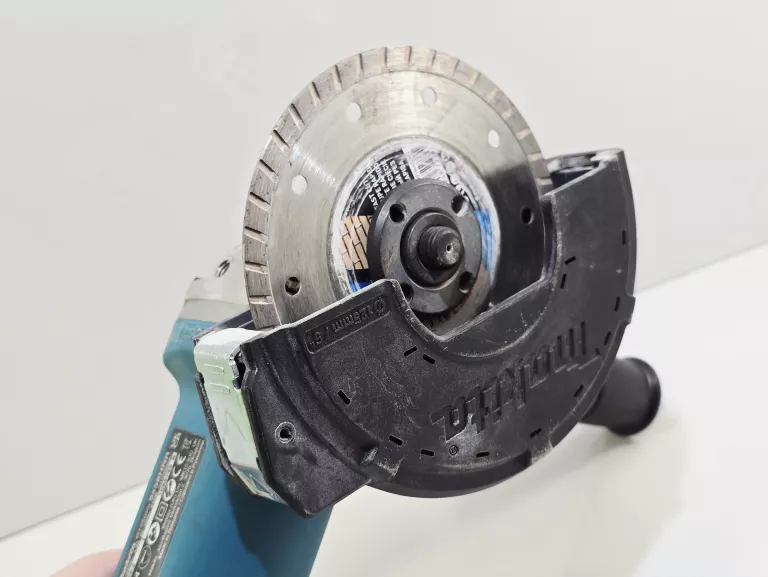 szlifierka-katowa-makita-9558hnr-840w-rodzaj-250123-1798302