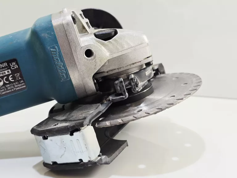 szlifierka-katowa-makita-9558hnr-840w-kod-producenta-9558hnrg