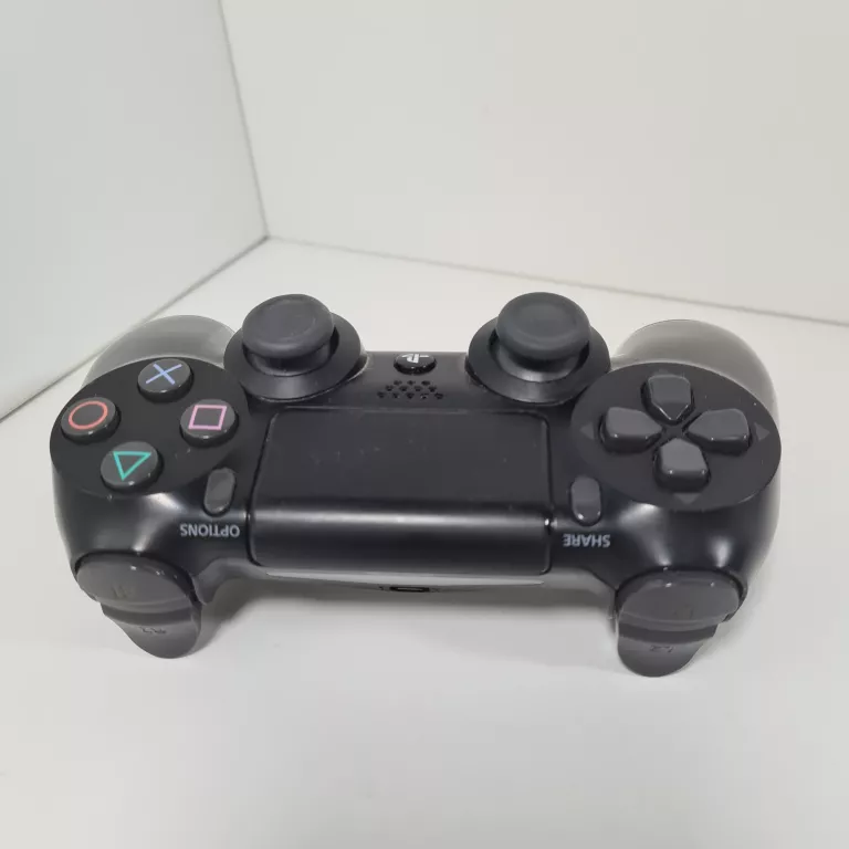 pad-ps4-czarny-pochodzenie-210658-243446