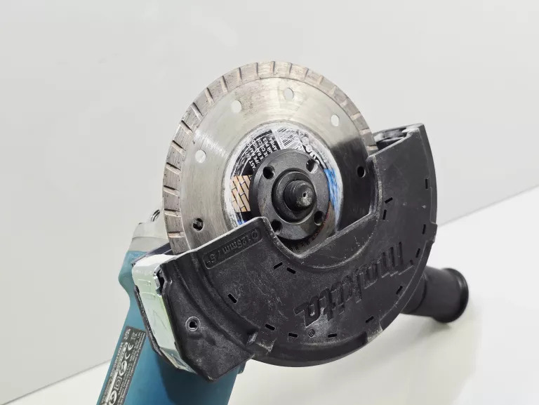 szlifierka-katowa-makita-9558hnr-840w-marka-248811-950929