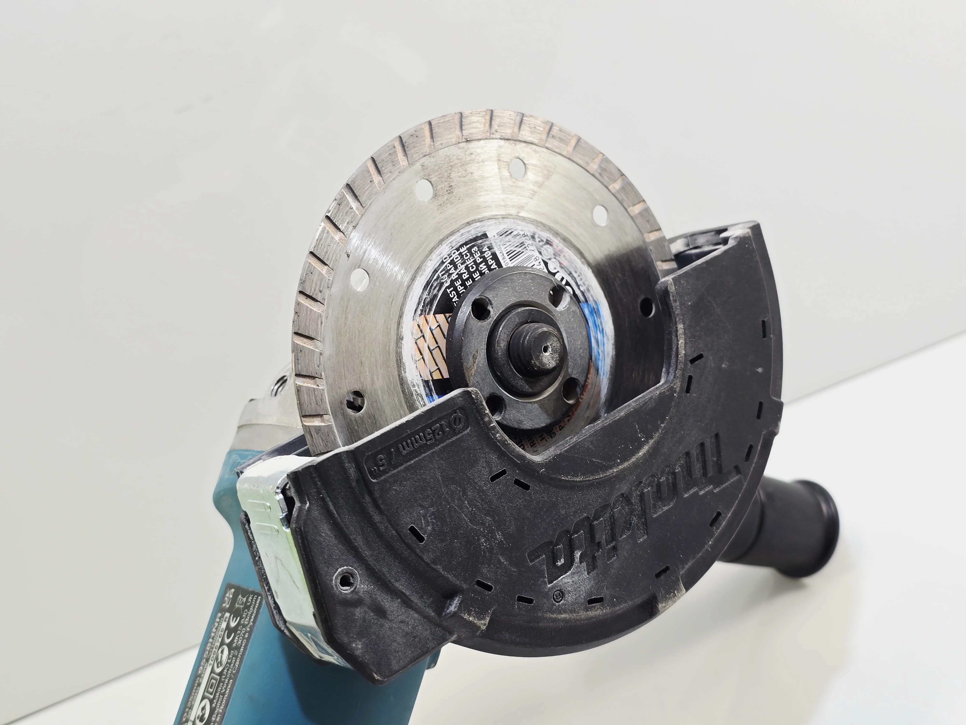 szlifierka-katowa-makita-9558hnr-840w-marka-248811-950929