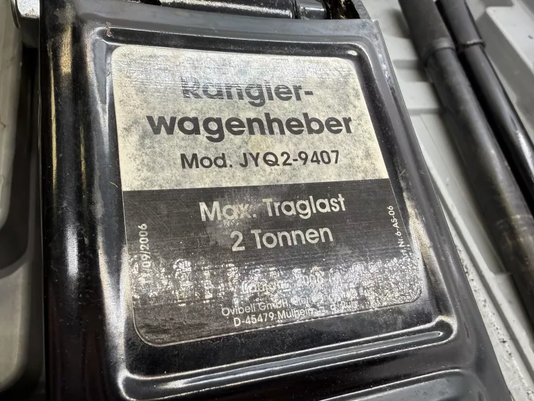 podnosnik-hydrauliczny-zaba-2t-walizka-kod-producenta-7769