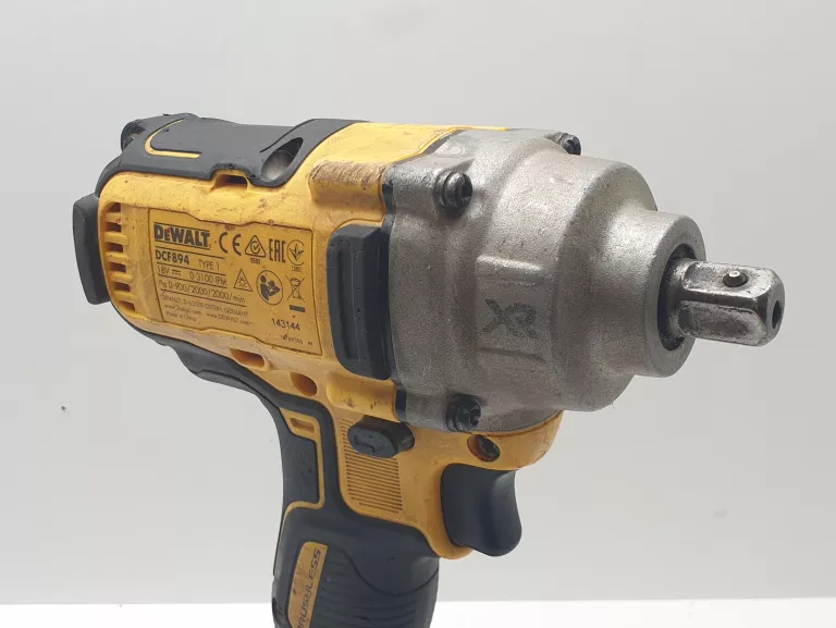 klucz-udarowy-dewalt-dcf894-zakretarka-maksymalny-moment-obrotowy-447