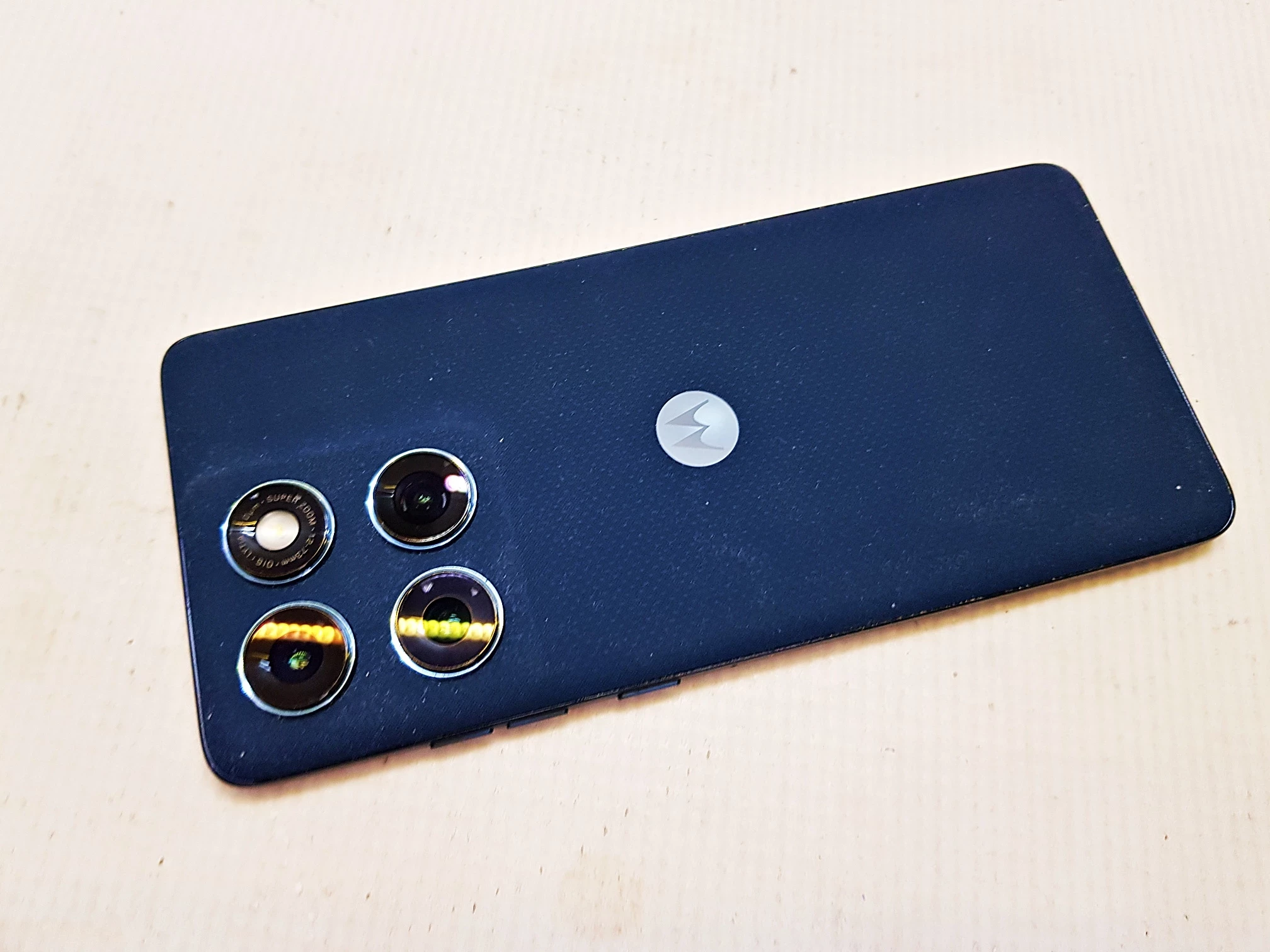 telefon-smartfon-motorola-edge-60-12-gb-512-gb-sam-przekatna-ekranu-667