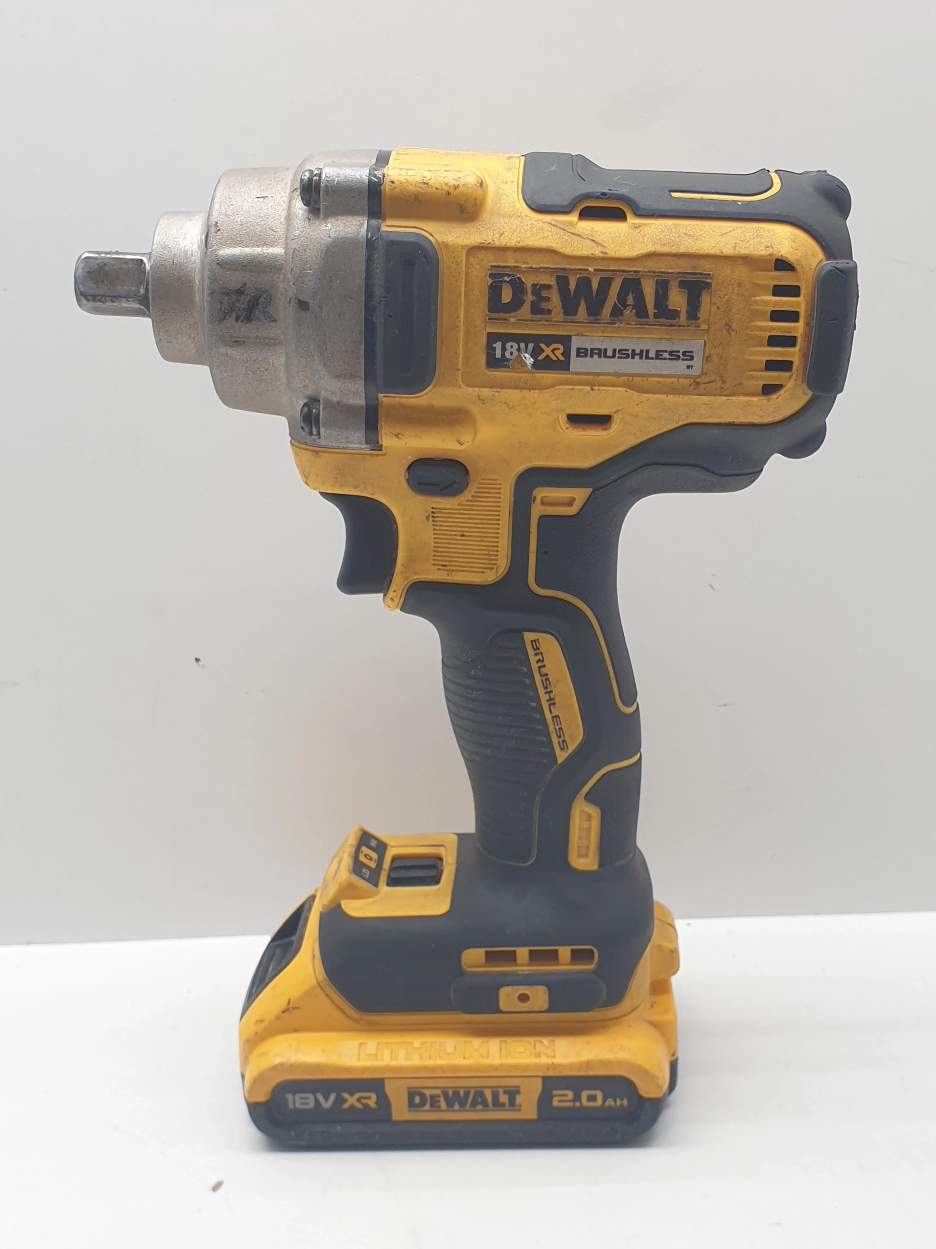 klucz-udarowy-dewalt-dcf894-zakretarka-swieradowska-26-wroclaw