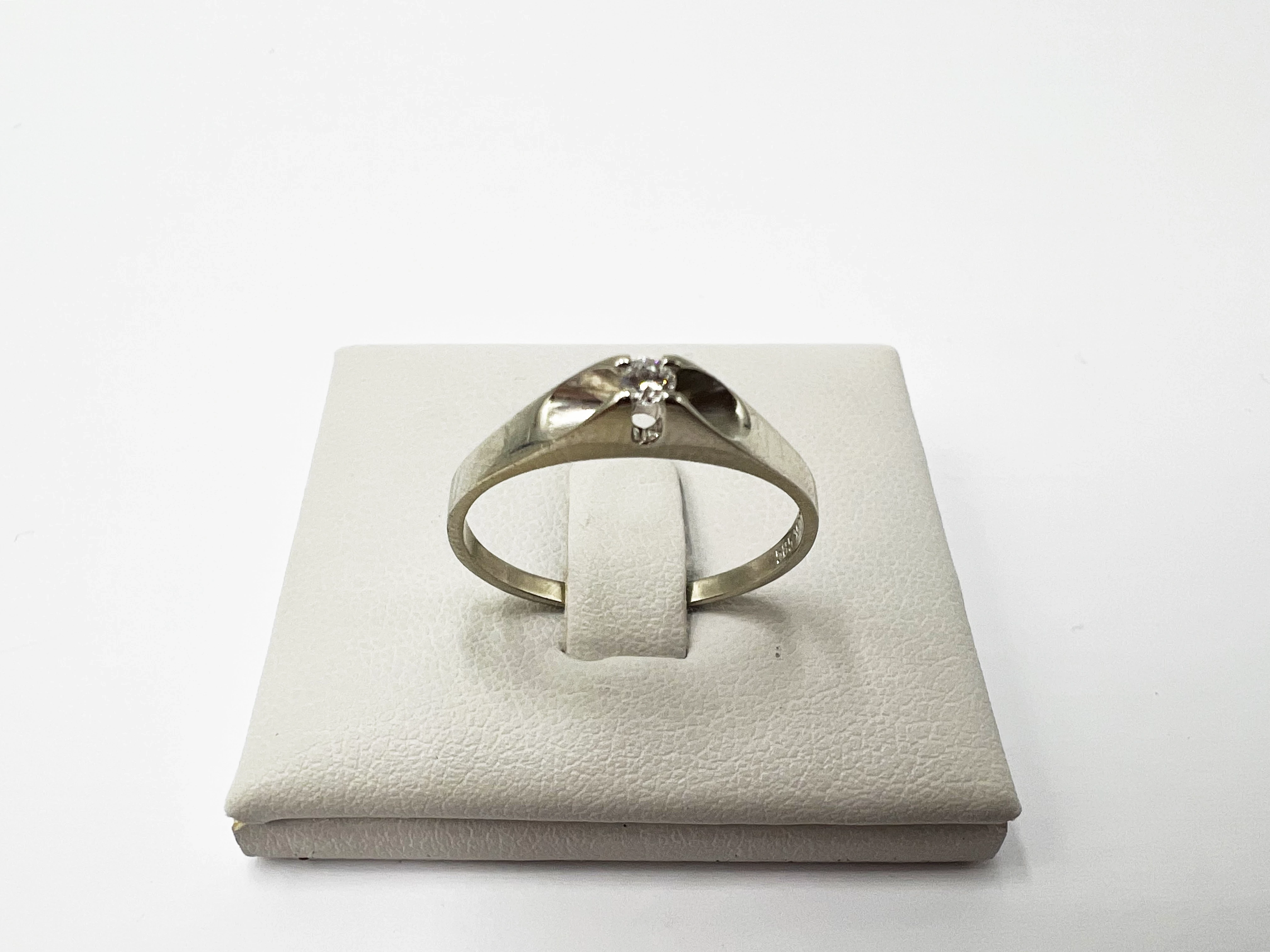 pierscionek-z-bialego-zlota-z-brylantem-p585-213g-r20-material-dominujacy-223721-262144