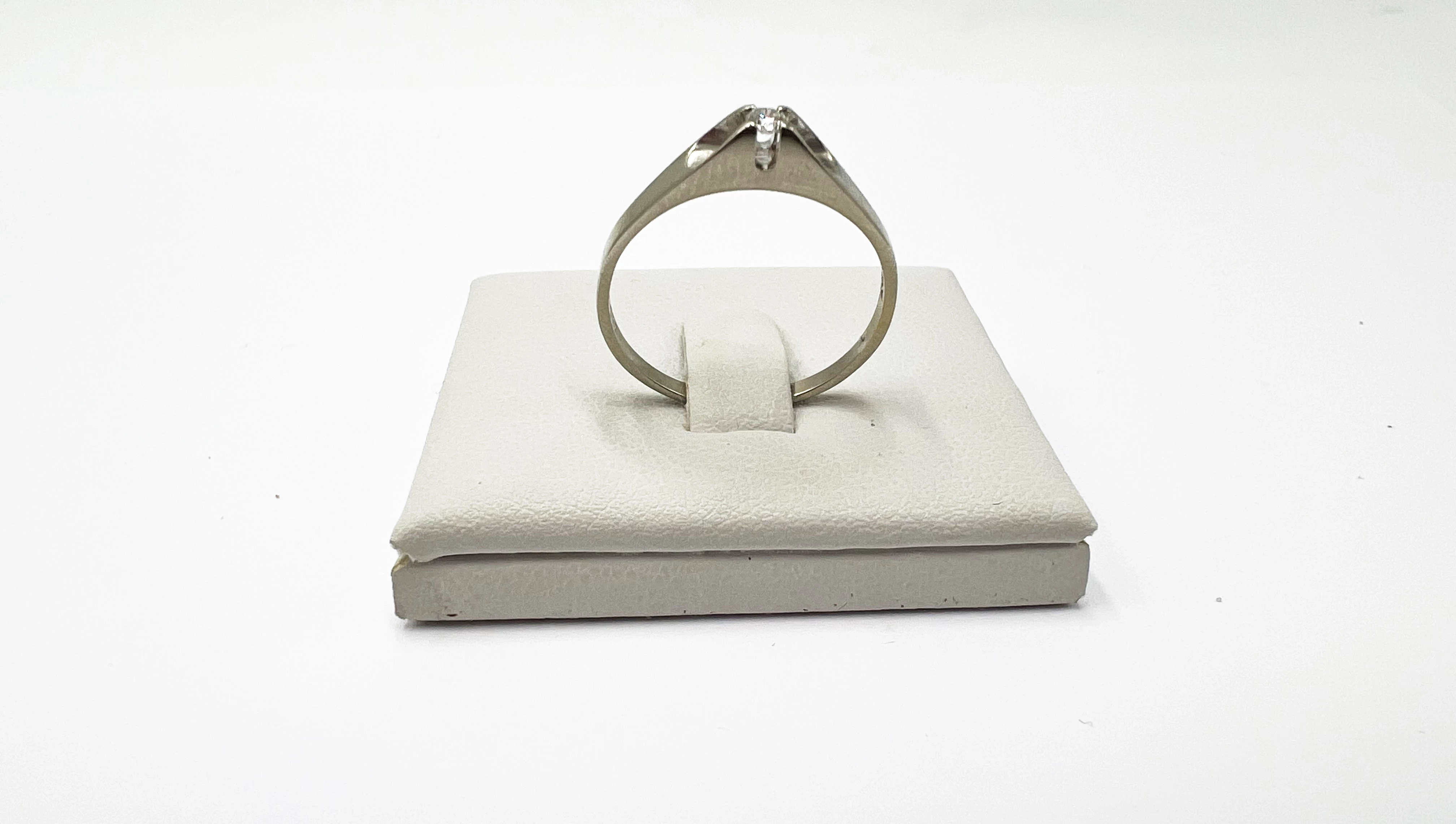 pierscionek-z-bialego-zlota-z-brylantem-p585-213g-r20-stan-11323-253806