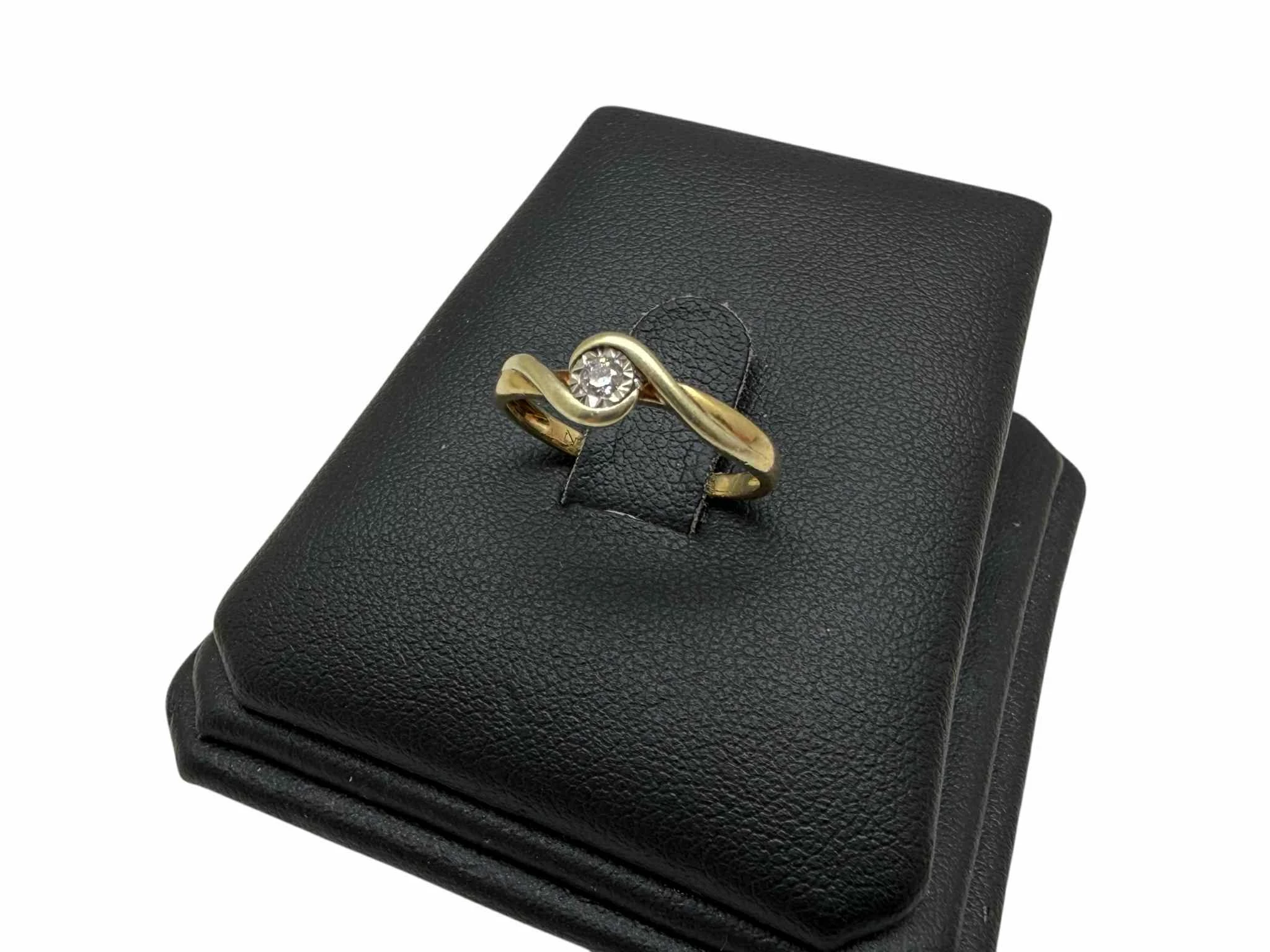 piekny-zloty-pierscionek-z-brylantem-149g-585-r9-material-15835-2