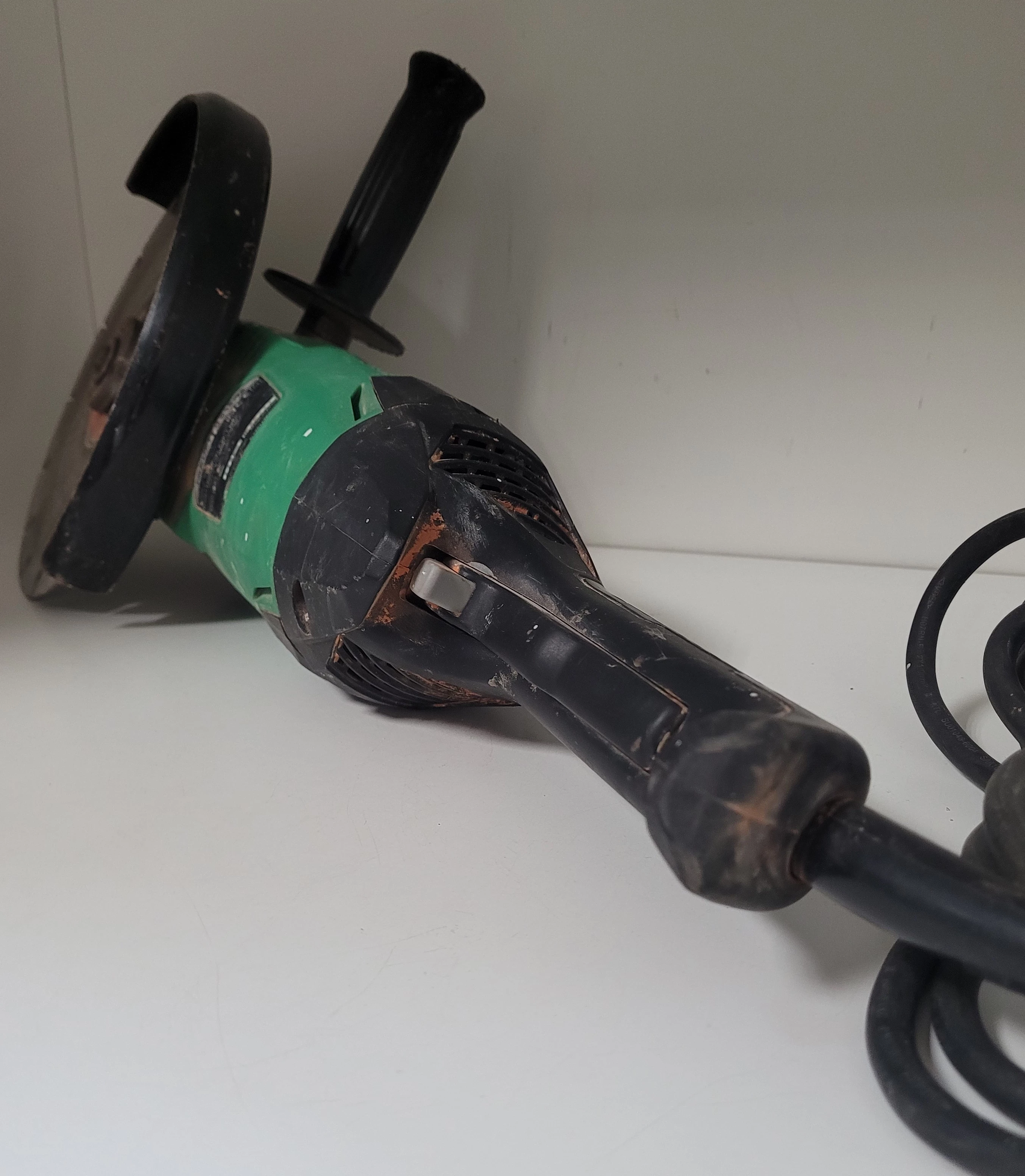 szlifierka-katowa-hikoki-g23sw2-rodzaj-250123-1798302